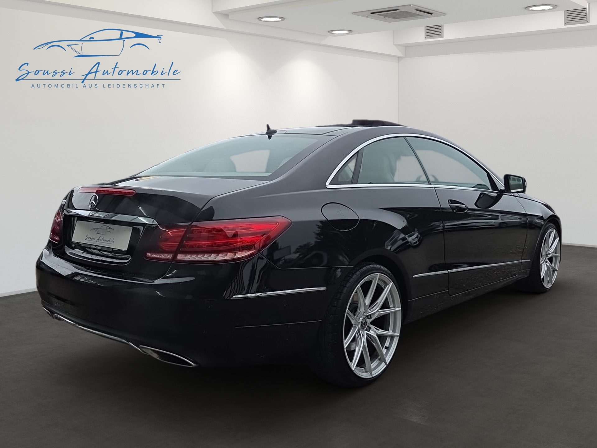 MERCEDES-BENZ E 400 7G-Tronic-showroom-element-2