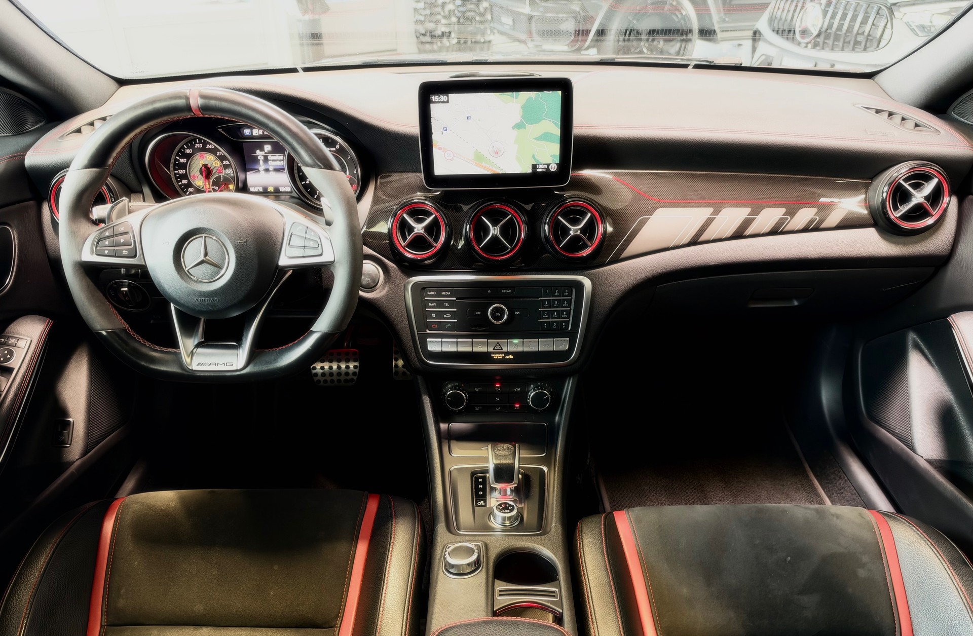 MERCEDES-BENZ CLA 45 AMG 4Matic Speedshift-image-14