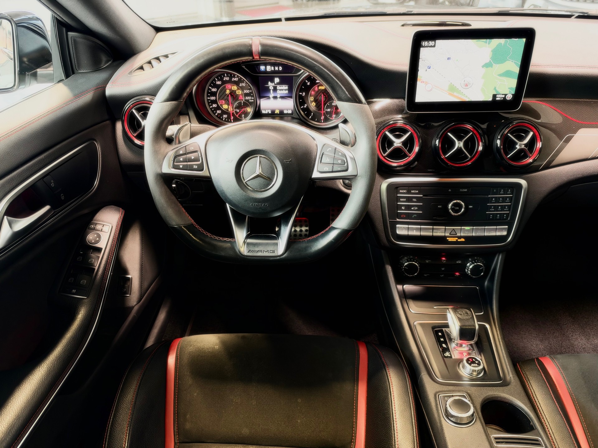 MERCEDES-BENZ CLA 45 AMG 4Matic Speedshift-image-13