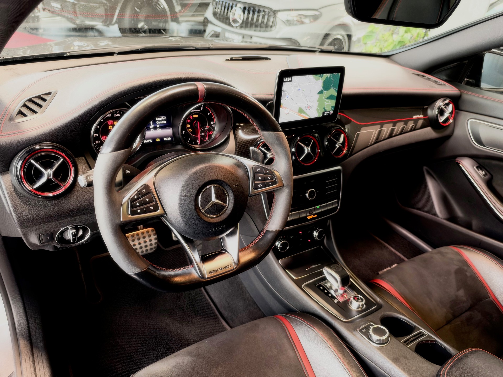 MERCEDES-BENZ CLA 45 AMG 4Matic Speedshift-image-10
