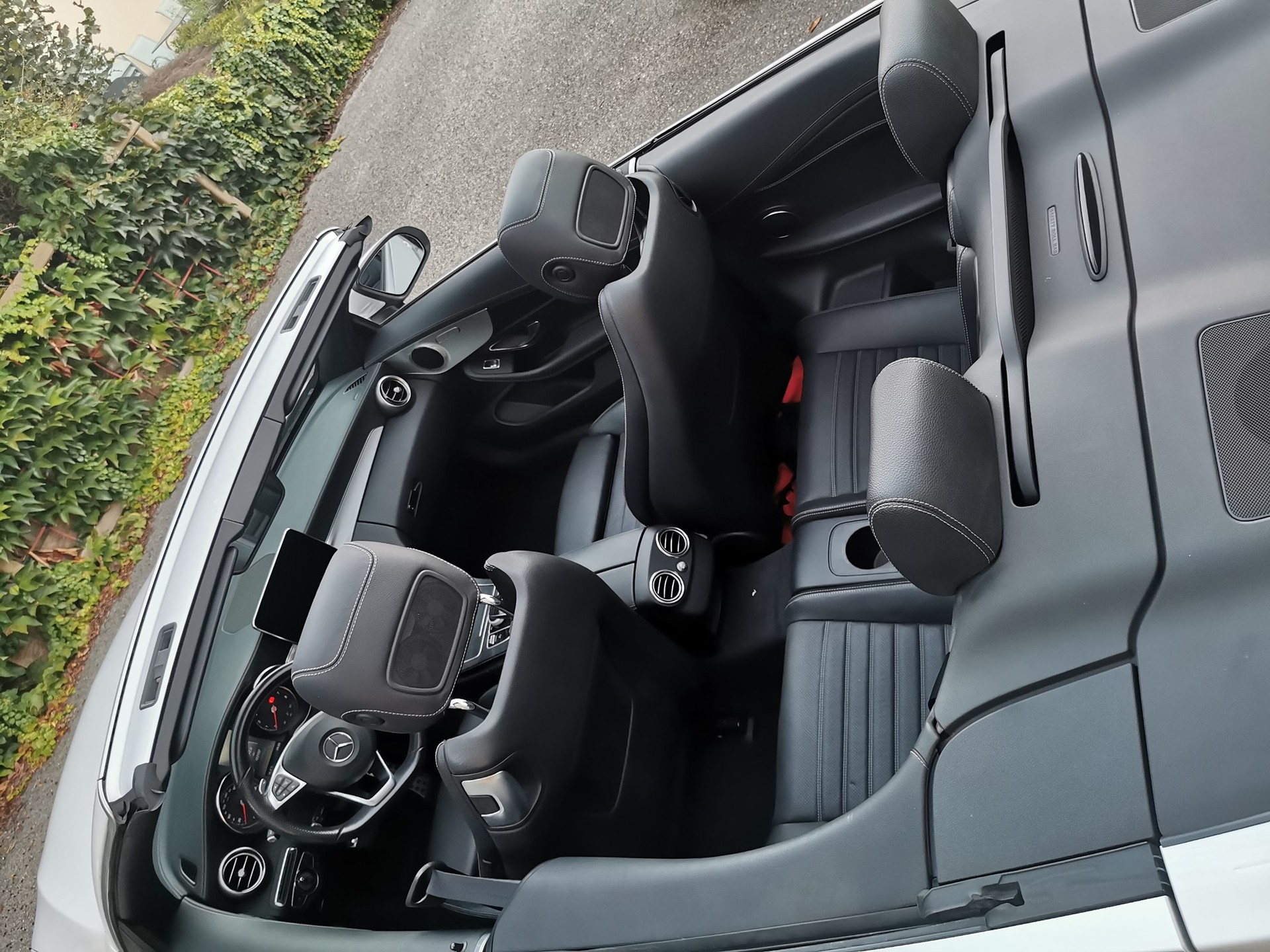 MERCEDES-BENZ C 200 Cabriolet AMG Line 4Matic 9G-Tronic-image-9