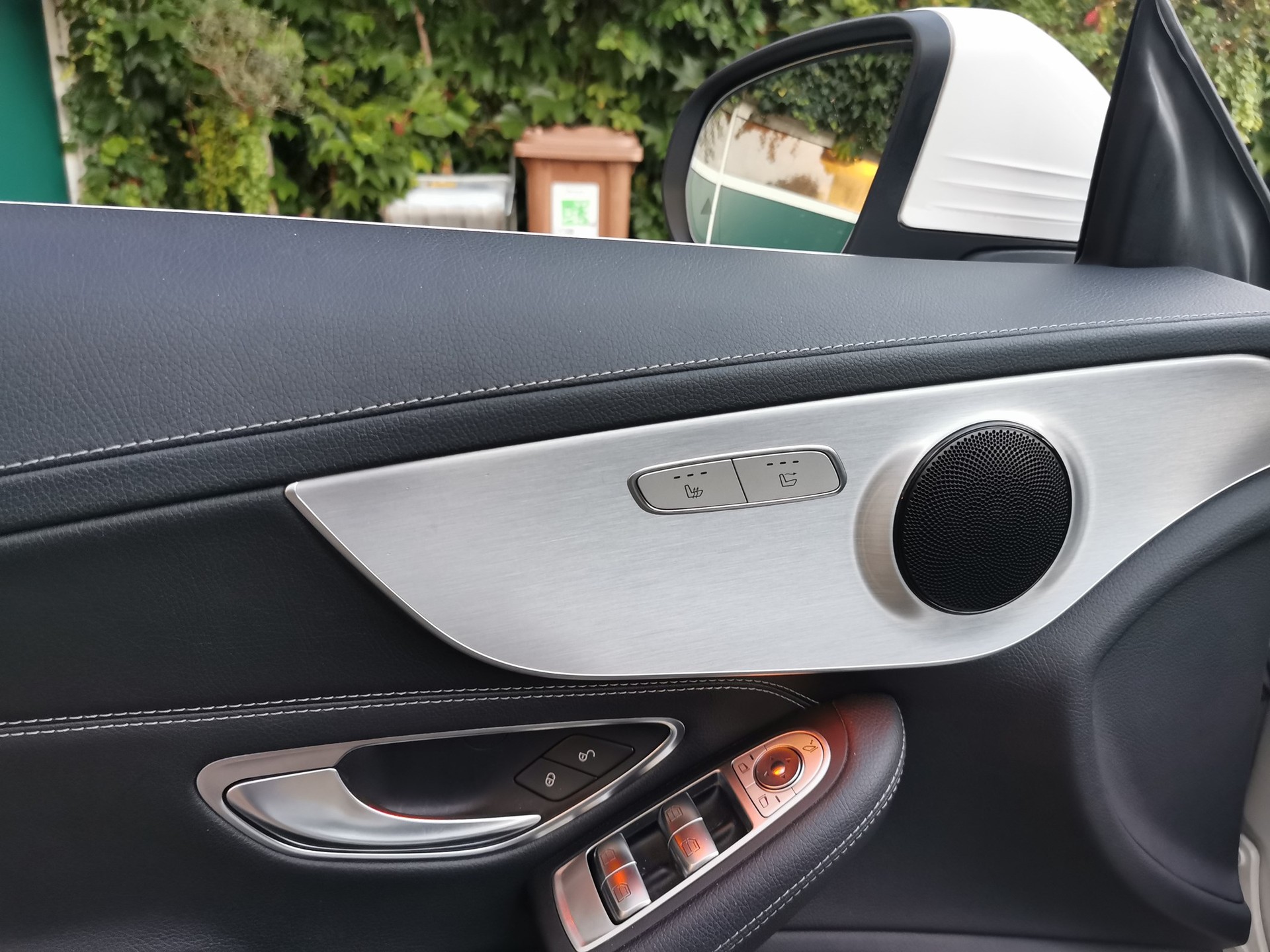 MERCEDES-BENZ C 200 Cabriolet AMG Line 4Matic 9G-Tronic-image-10