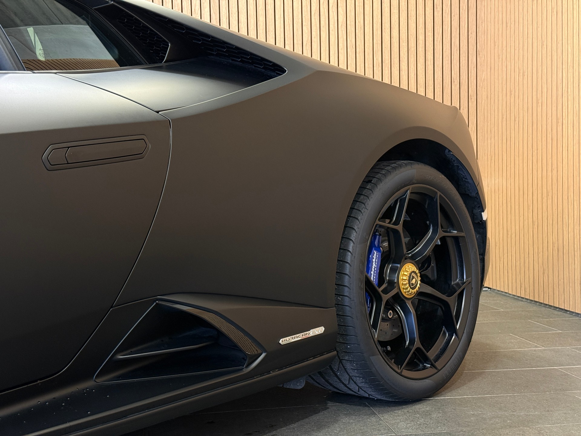 LAMBORGHINI Huracan EVO Coupé DCT * SCHWARZMATT*-image-6