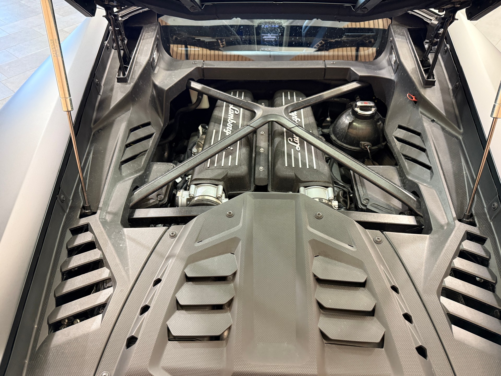 LAMBORGHINI Huracan EVO Coupé DCT * SCHWARZMATT*-image-9