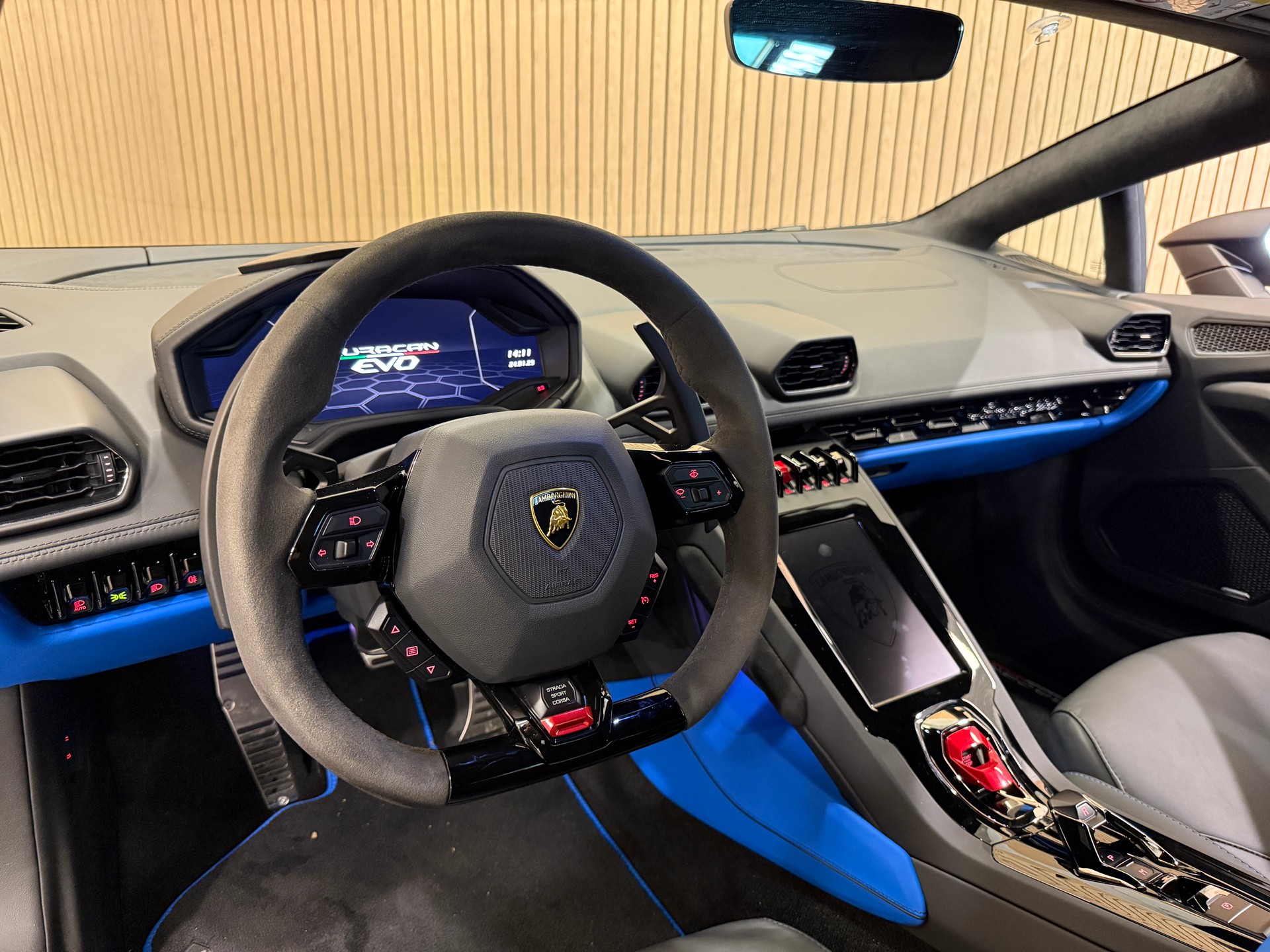 LAMBORGHINI Huracan EVO Coupé DCT * SCHWARZMATT*-image-12