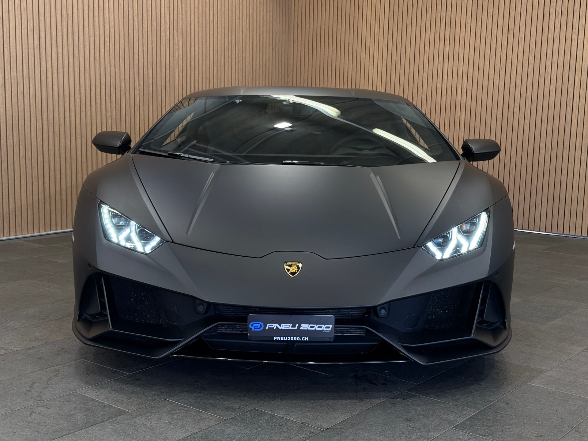 LAMBORGHINI Huracan EVO Coupé DCT * SCHWARZMATT*-image-2