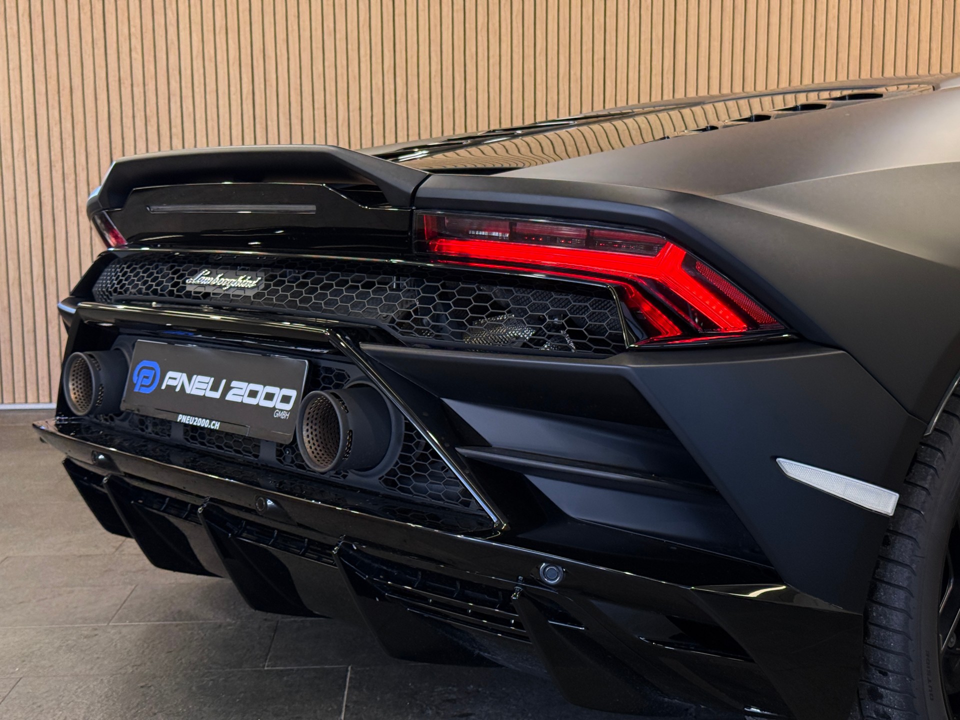 LAMBORGHINI Huracan EVO Coupé DCT * SCHWARZMATT*-image-5