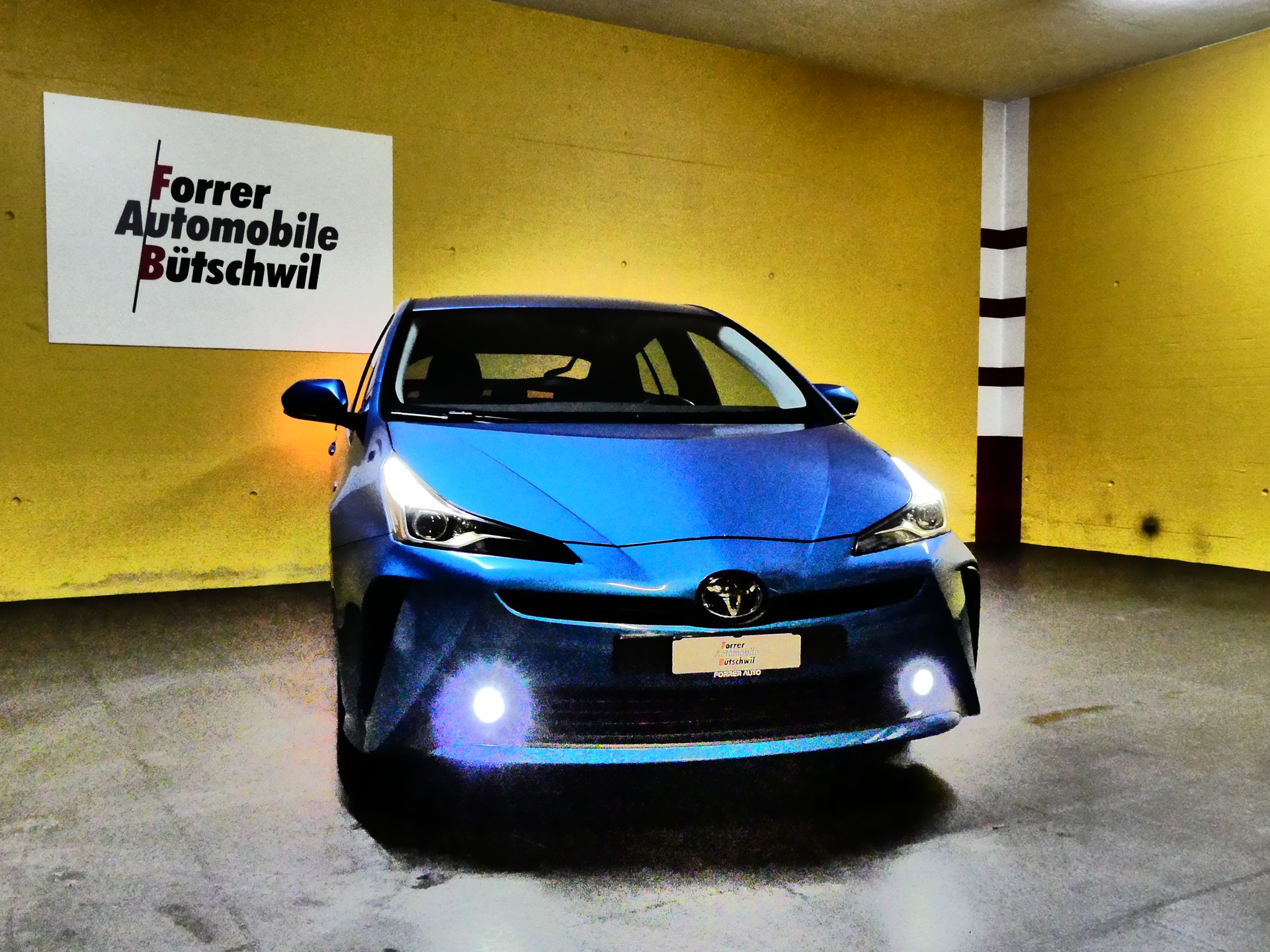 TOYOTA Prius 1.8 VVT-i HSD AWD-i Premium-image-2
