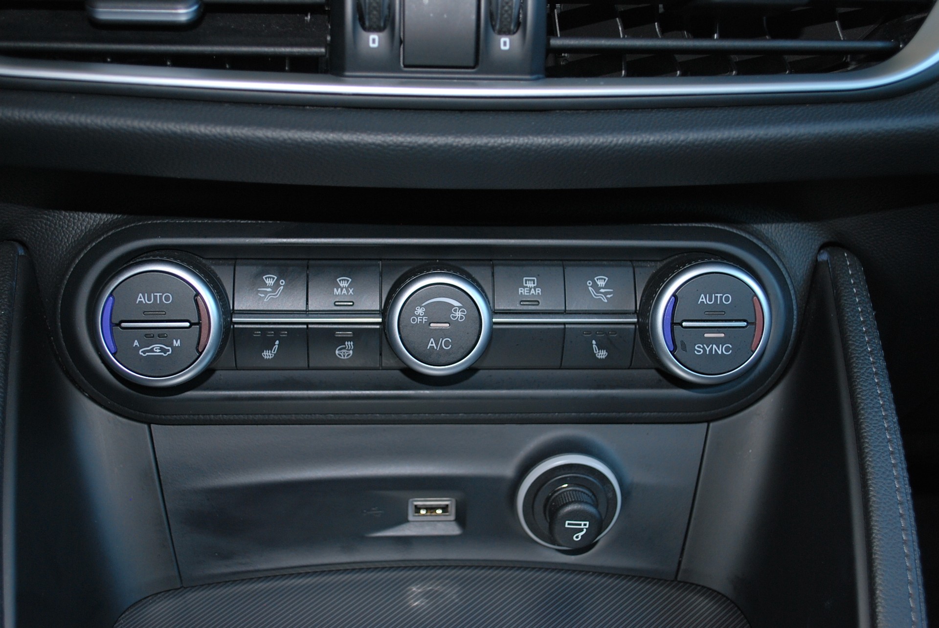 ALFA ROMEO Stelvio 2.0 Veloce Q4 Automatic-image-13