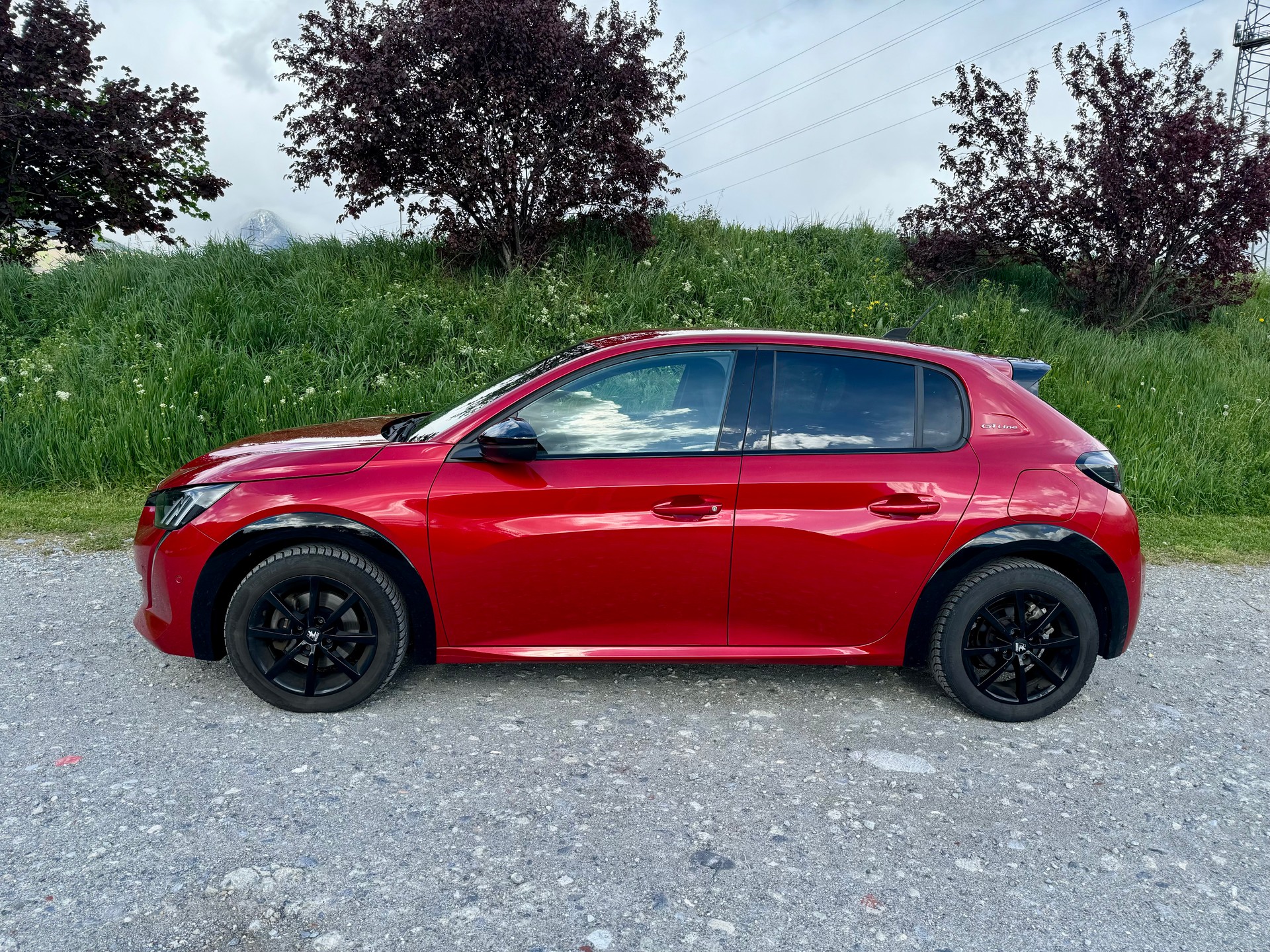 PEUGEOT 208 1.2 PureTech GT Line EAT8-image-1