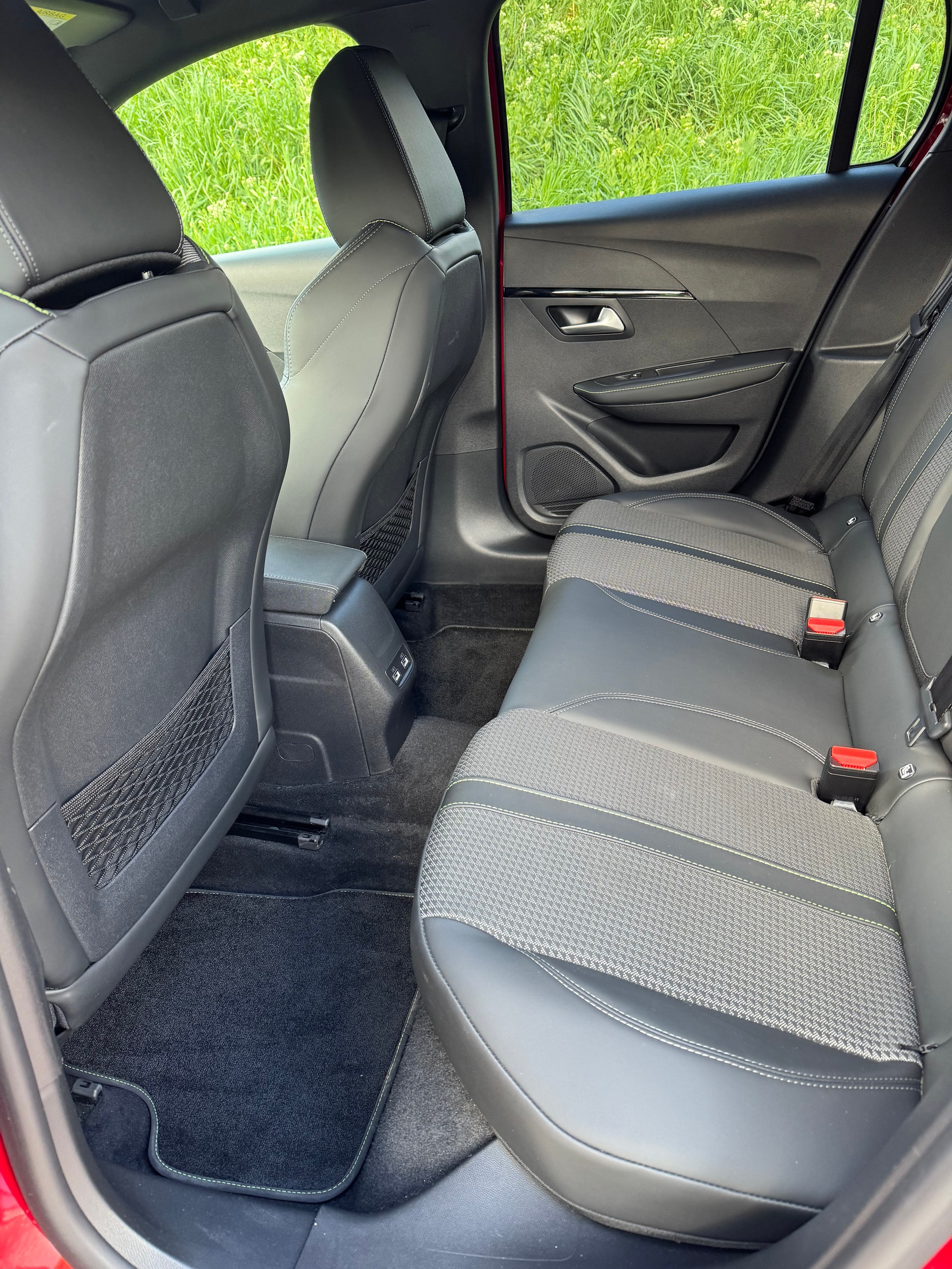 PEUGEOT 208 1.2 PureTech GT Line EAT8-image-10