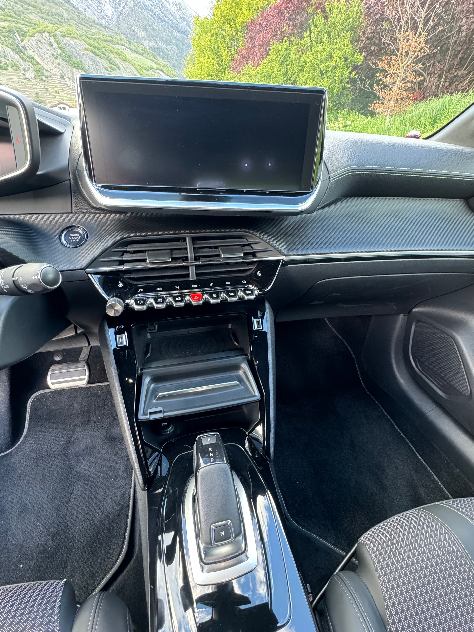 PEUGEOT 208 1.2 PureTech GT Line EAT8-image-8