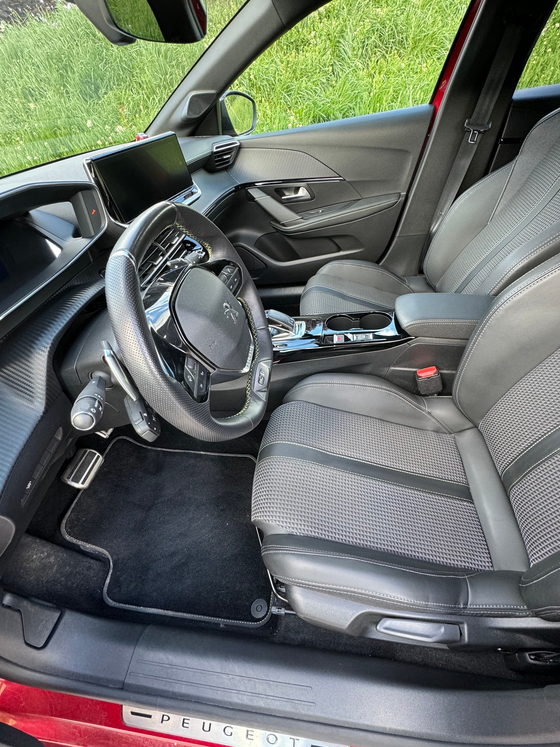 PEUGEOT 208 1.2 PureTech GT Line EAT8-image-9
