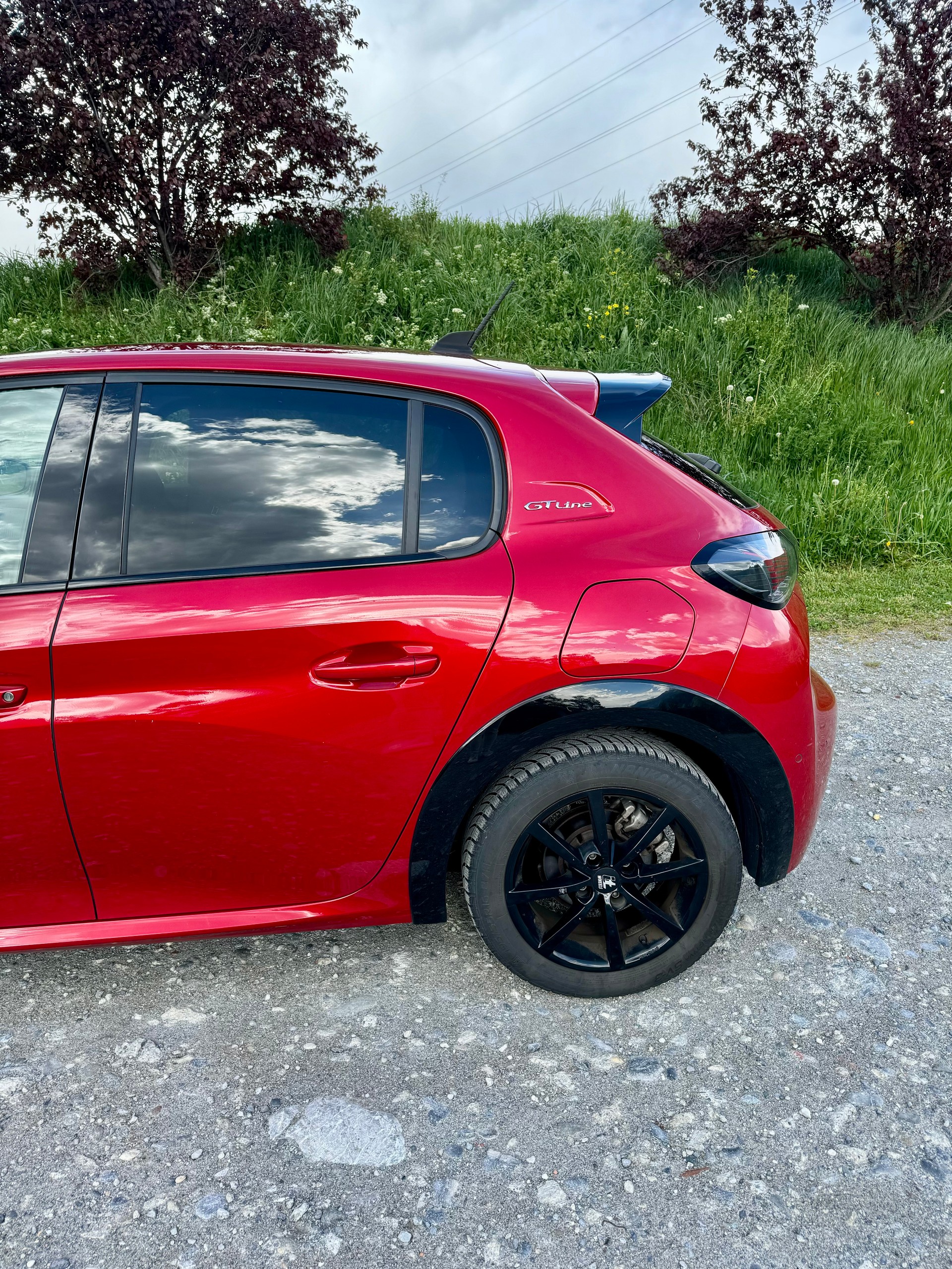 PEUGEOT 208 1.2 PureTech GT Line EAT8-image-5