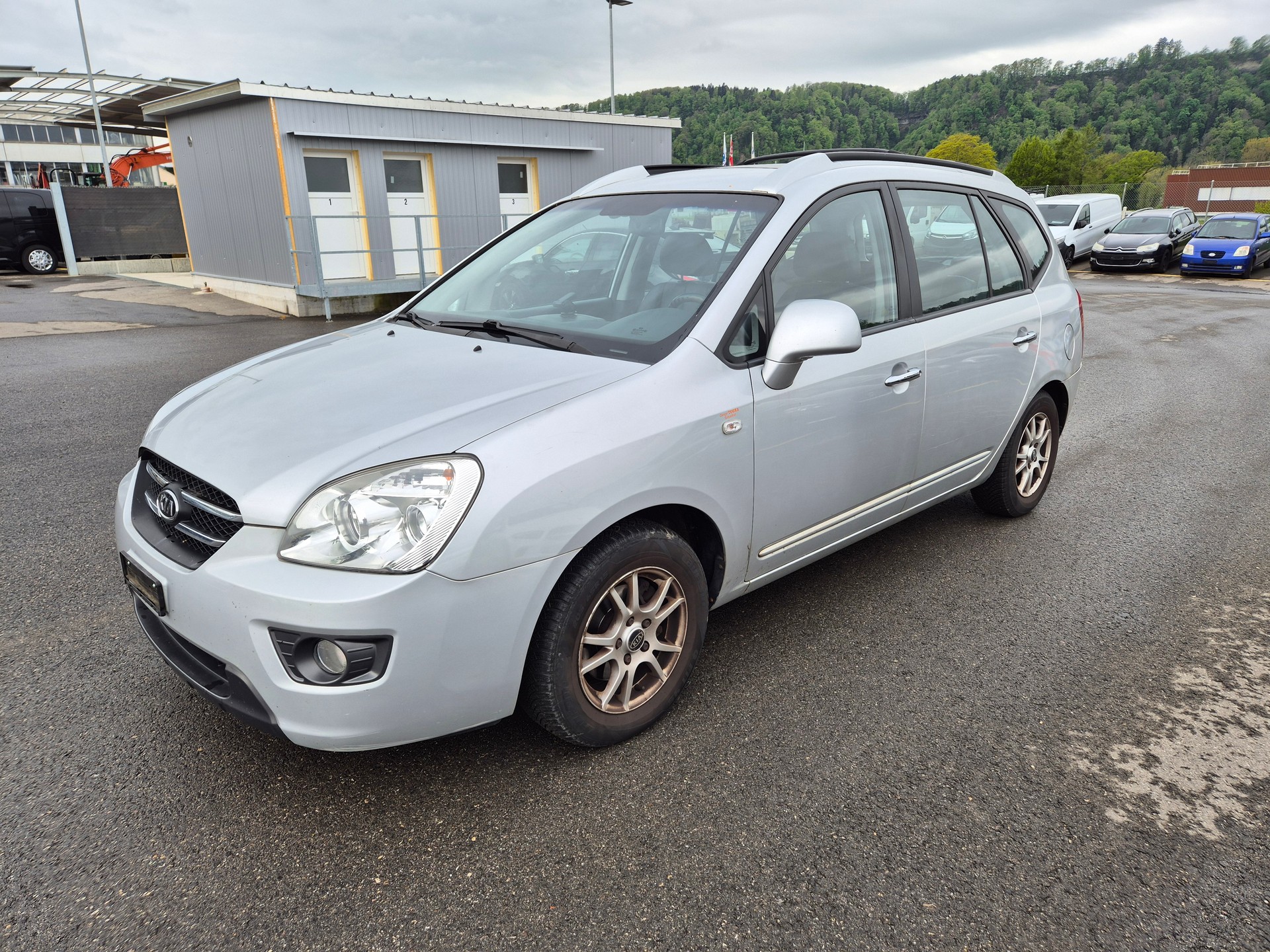 KIA Carens 2.0 CRDi Classic-image-10