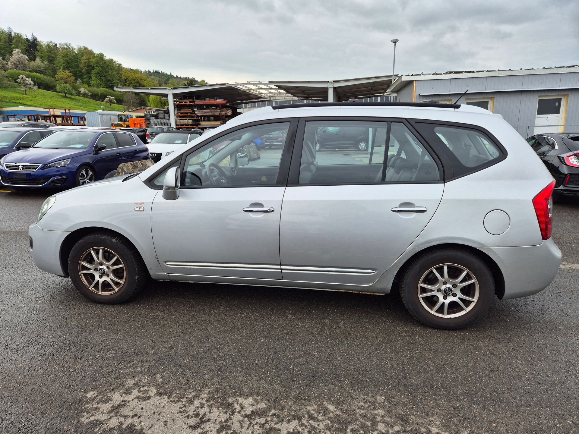 KIA Carens 2.0 CRDi Classic-image-8