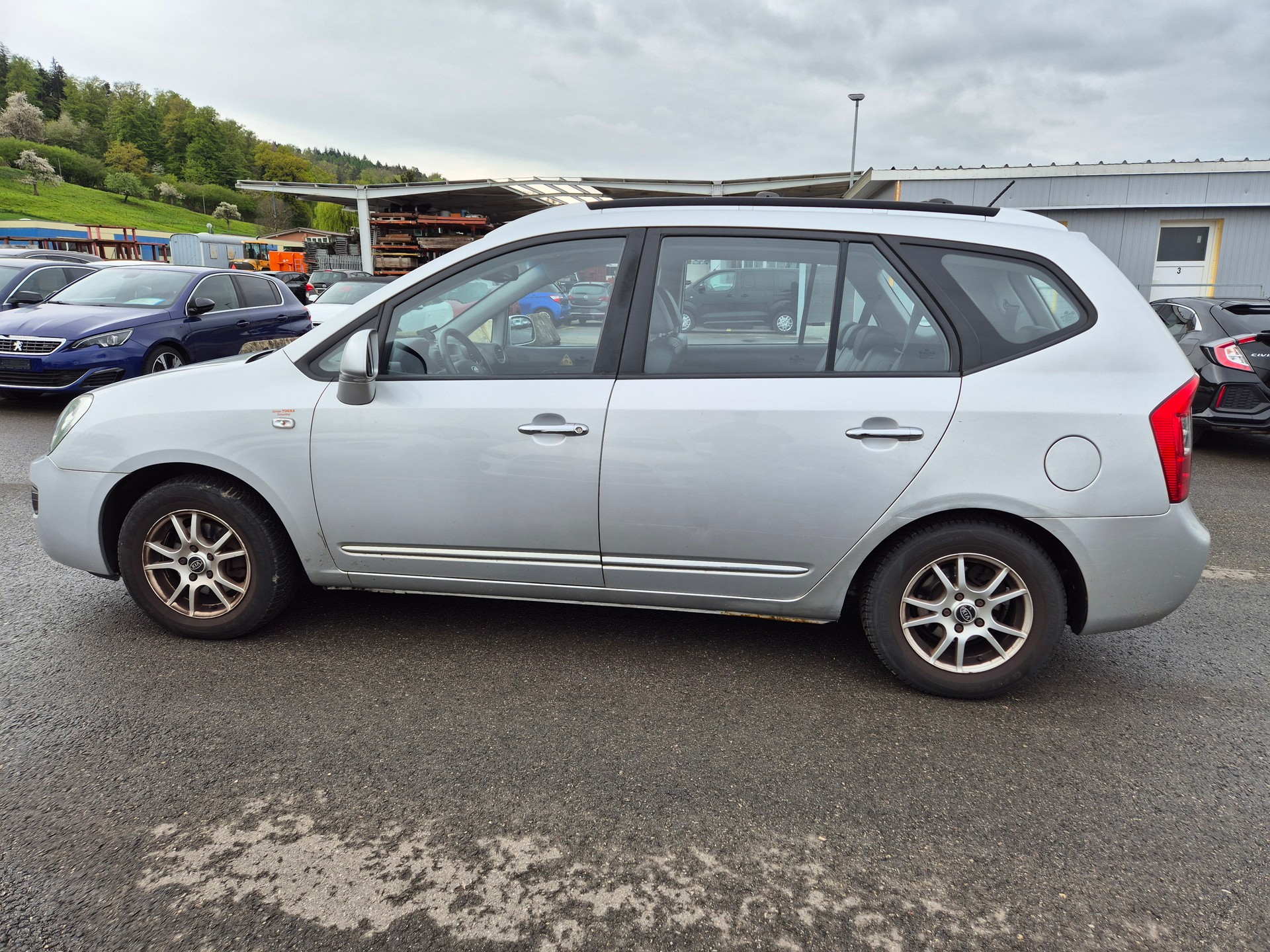 KIA Carens 2.0 CRDi Classic-image-2
