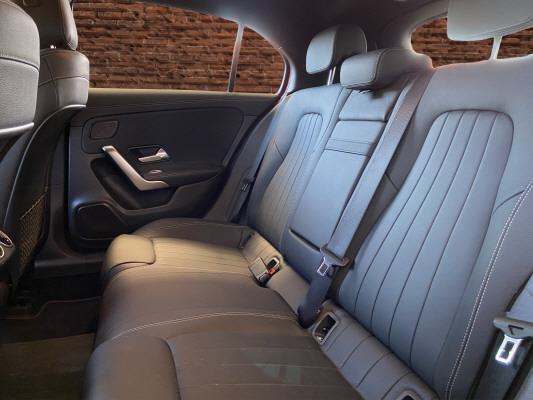 MERCEDES-BENZ A 250e Progressive-image-12