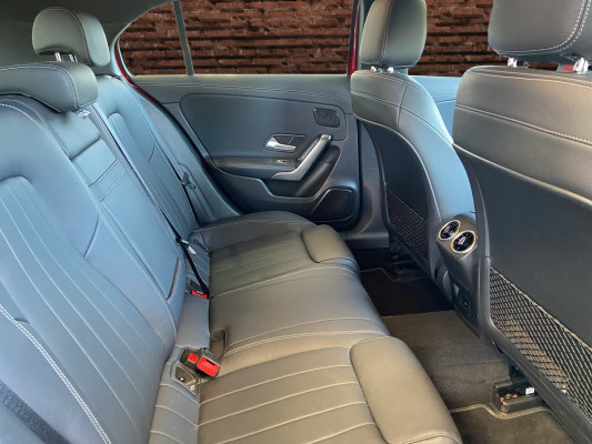 MERCEDES-BENZ A 250e Progressive-image-11