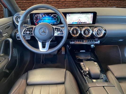 MERCEDES-BENZ A 250e Progressive-image-8