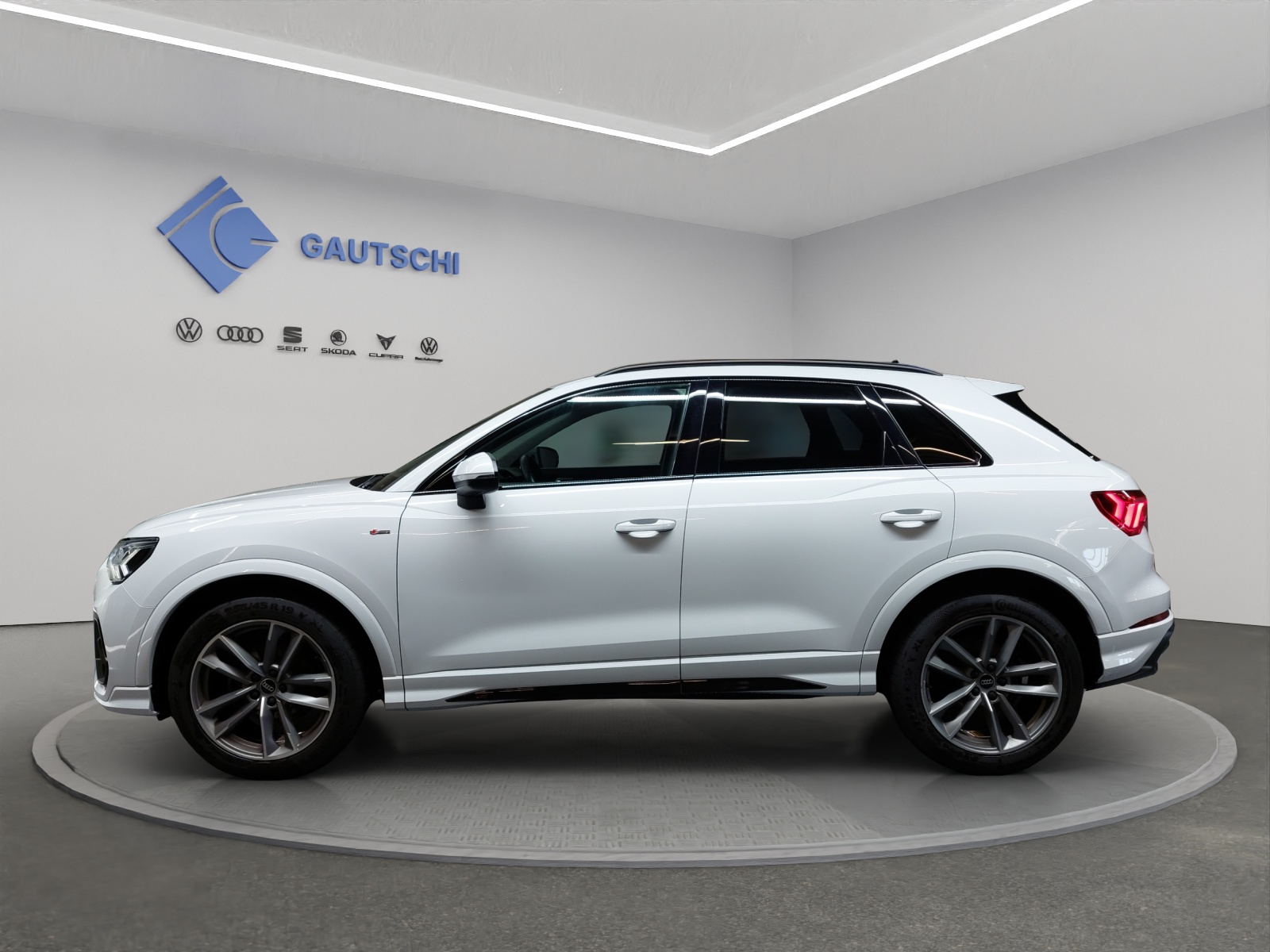 AUDI Q3 35 TDI S line quattro S-tronic-image-1