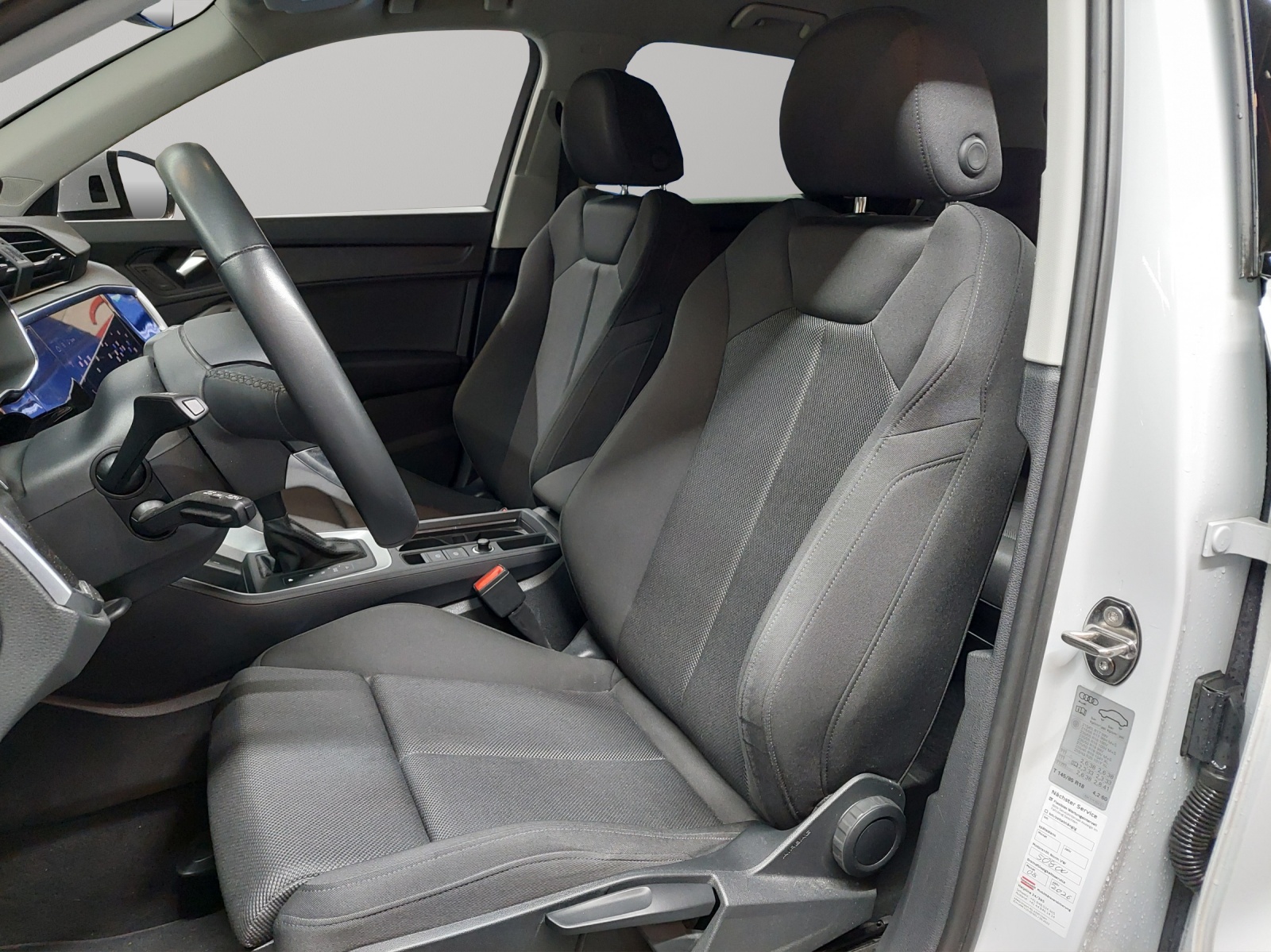 AUDI Q3 35 TDI S line quattro S-tronic-image-5