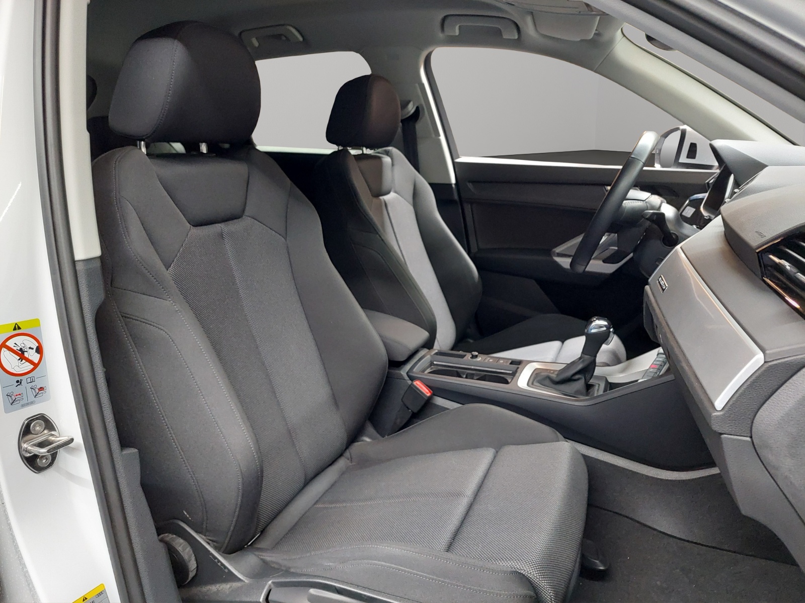 AUDI Q3 35 TDI S line quattro S-tronic-image-8