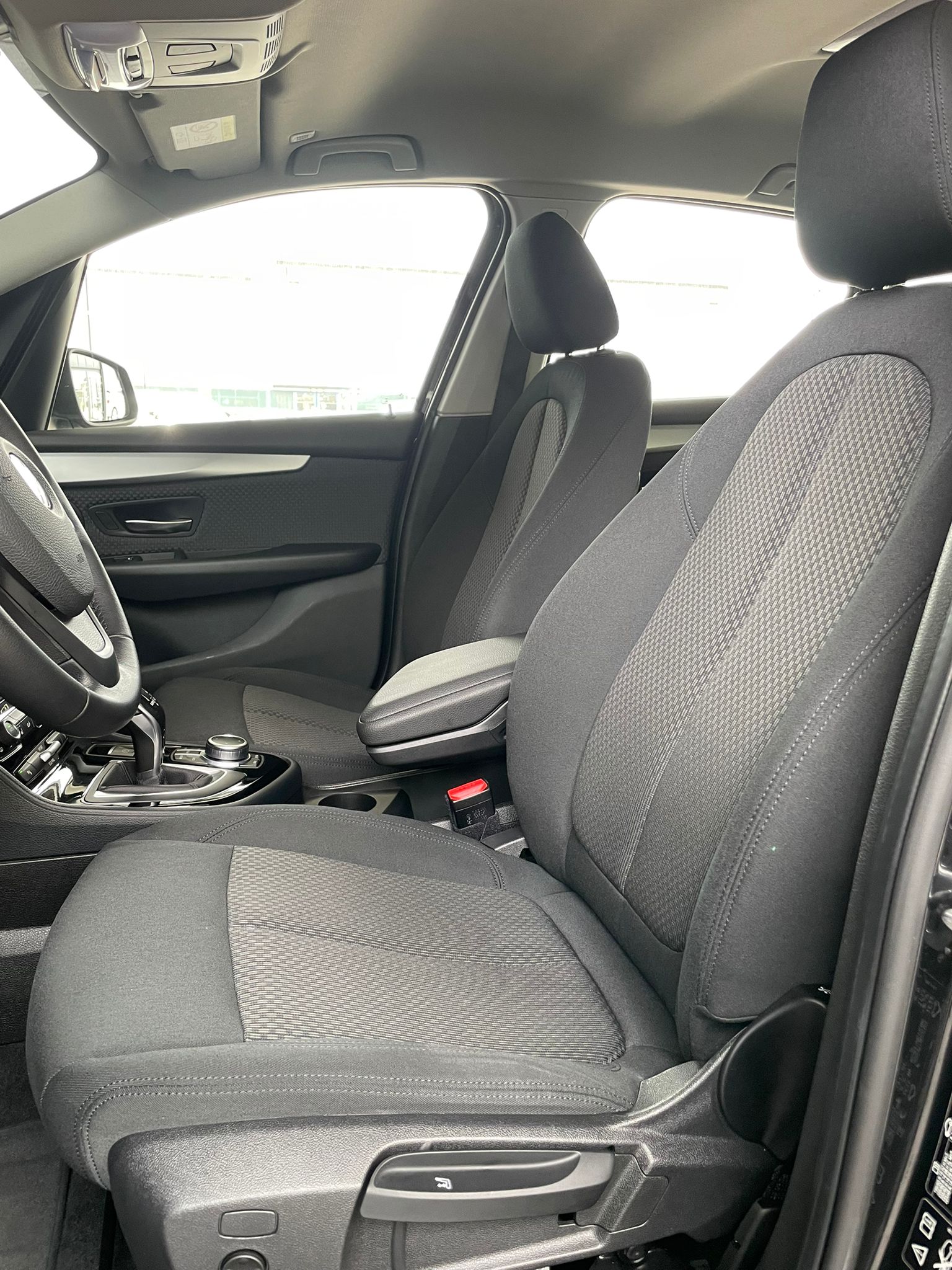 BMW 218d xDrive Active Tourer-image-5