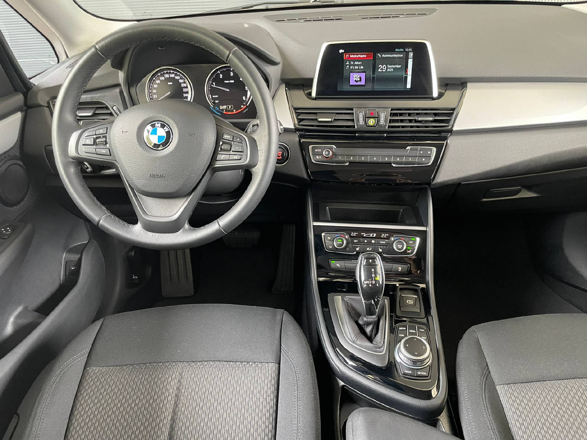 BMW 218d xDrive Active Tourer-image-6