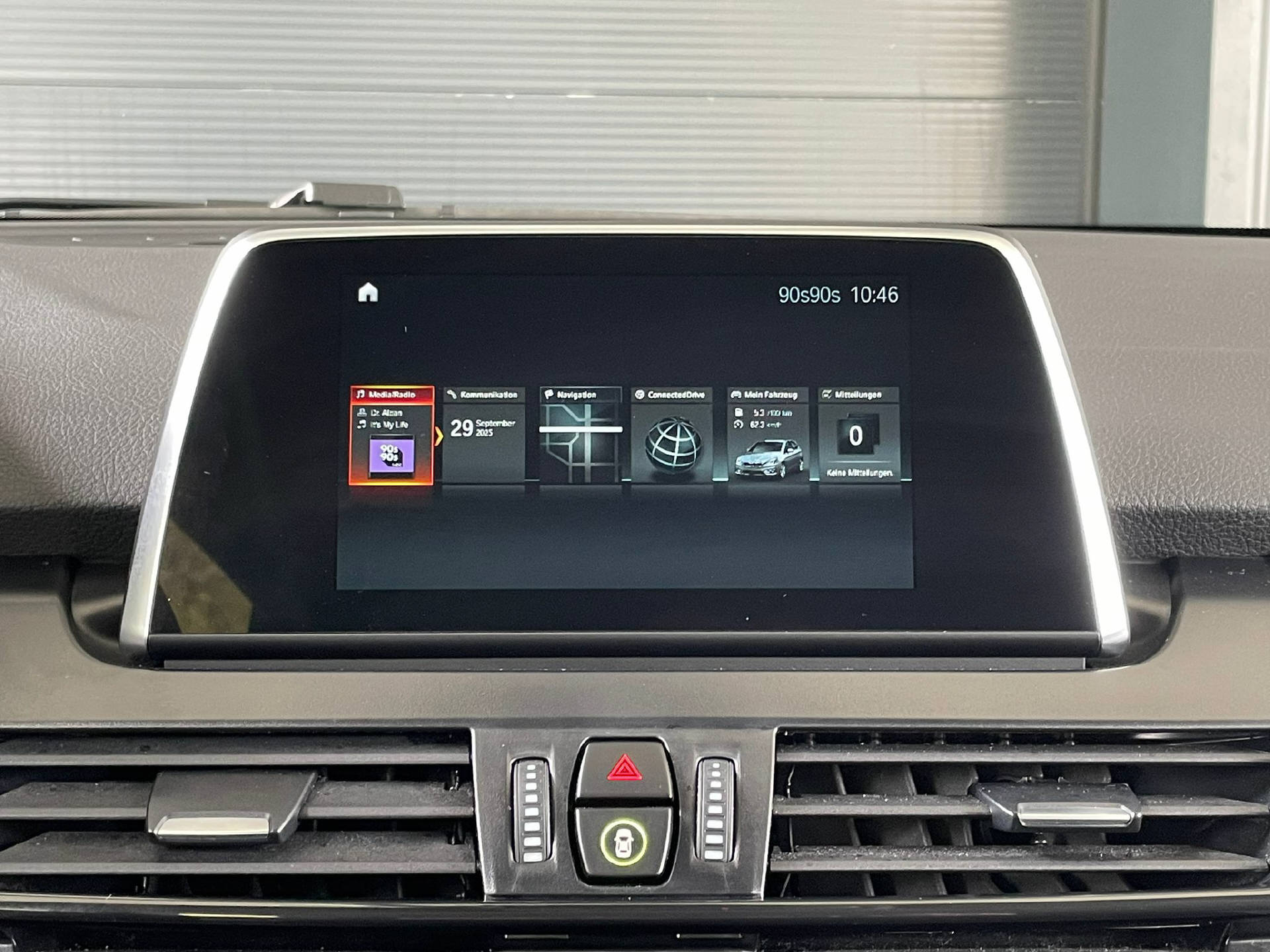 BMW 218d xDrive Active Tourer-image-13