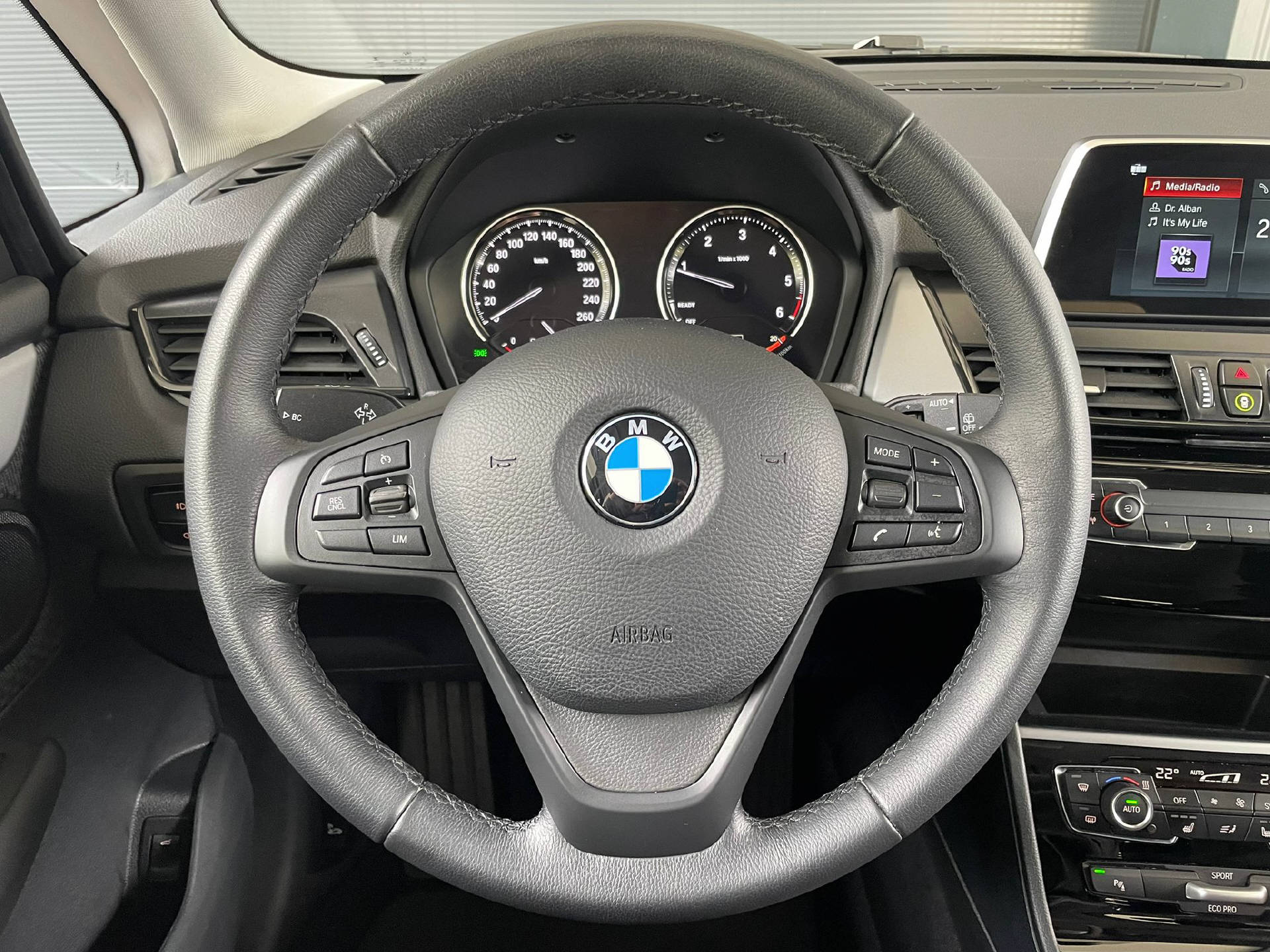 BMW 218d xDrive Active Tourer-image-7