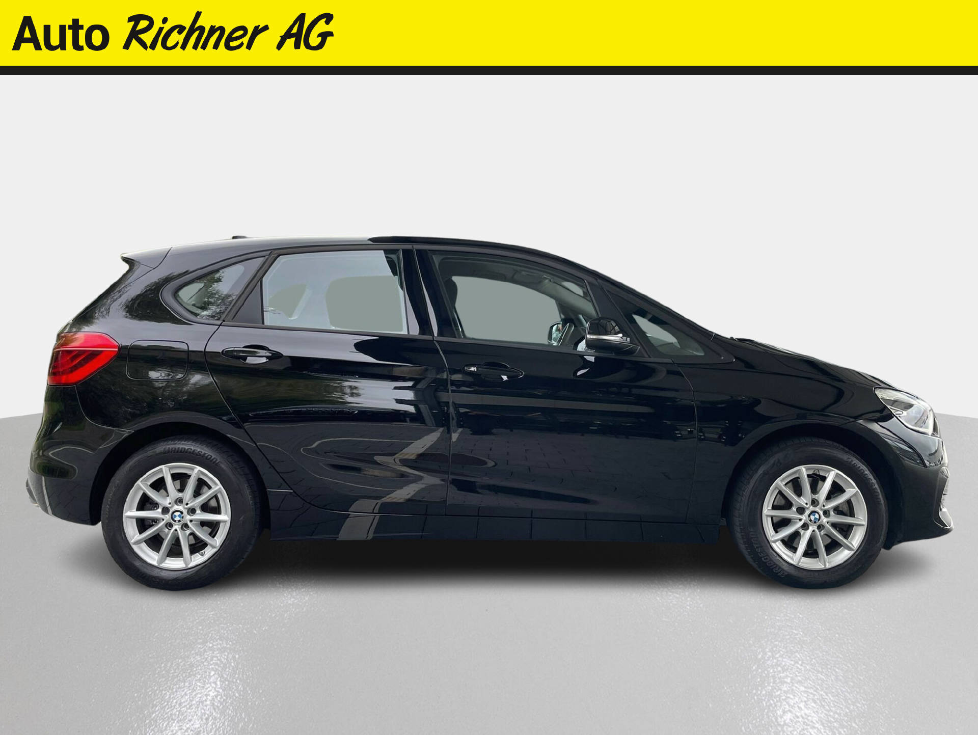BMW 218d xDrive Active Tourer-image-2