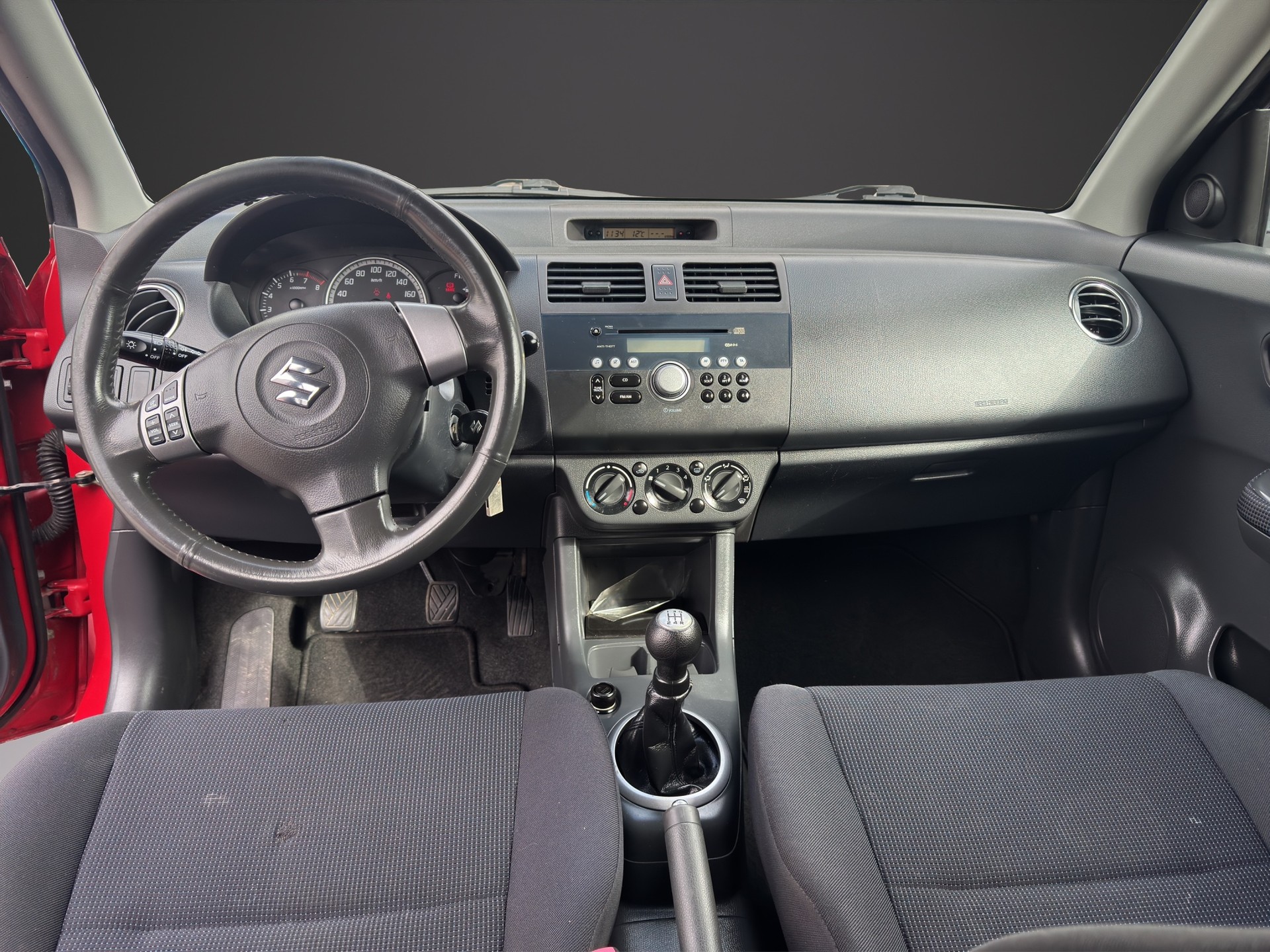 SUZUKI Swift 1.3i 16V GL Top 4x4-image-10