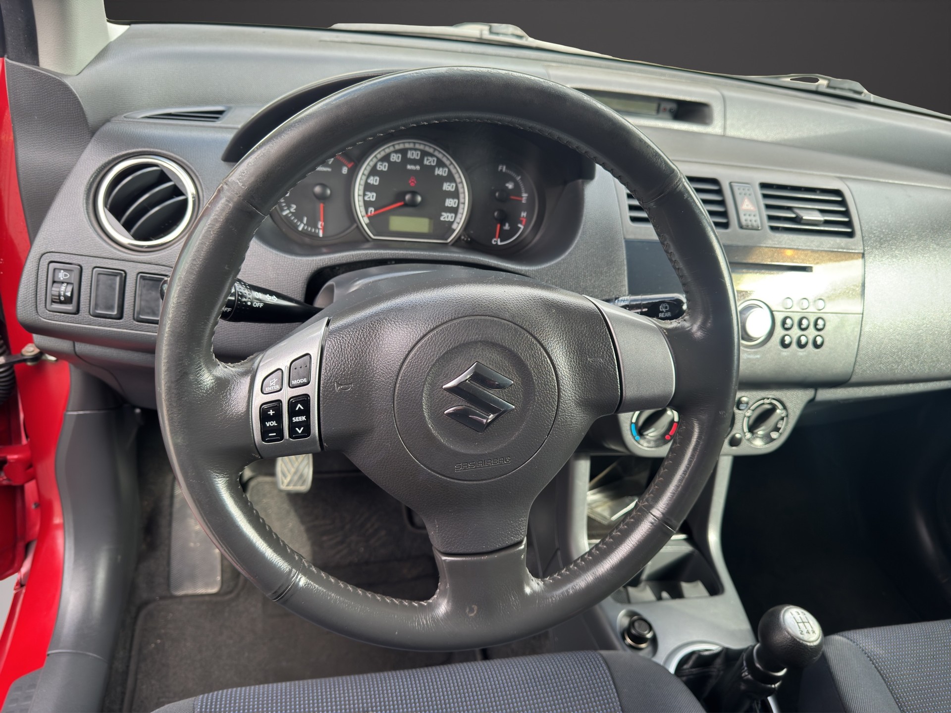 SUZUKI Swift 1.3i 16V GL Top 4x4-image-11