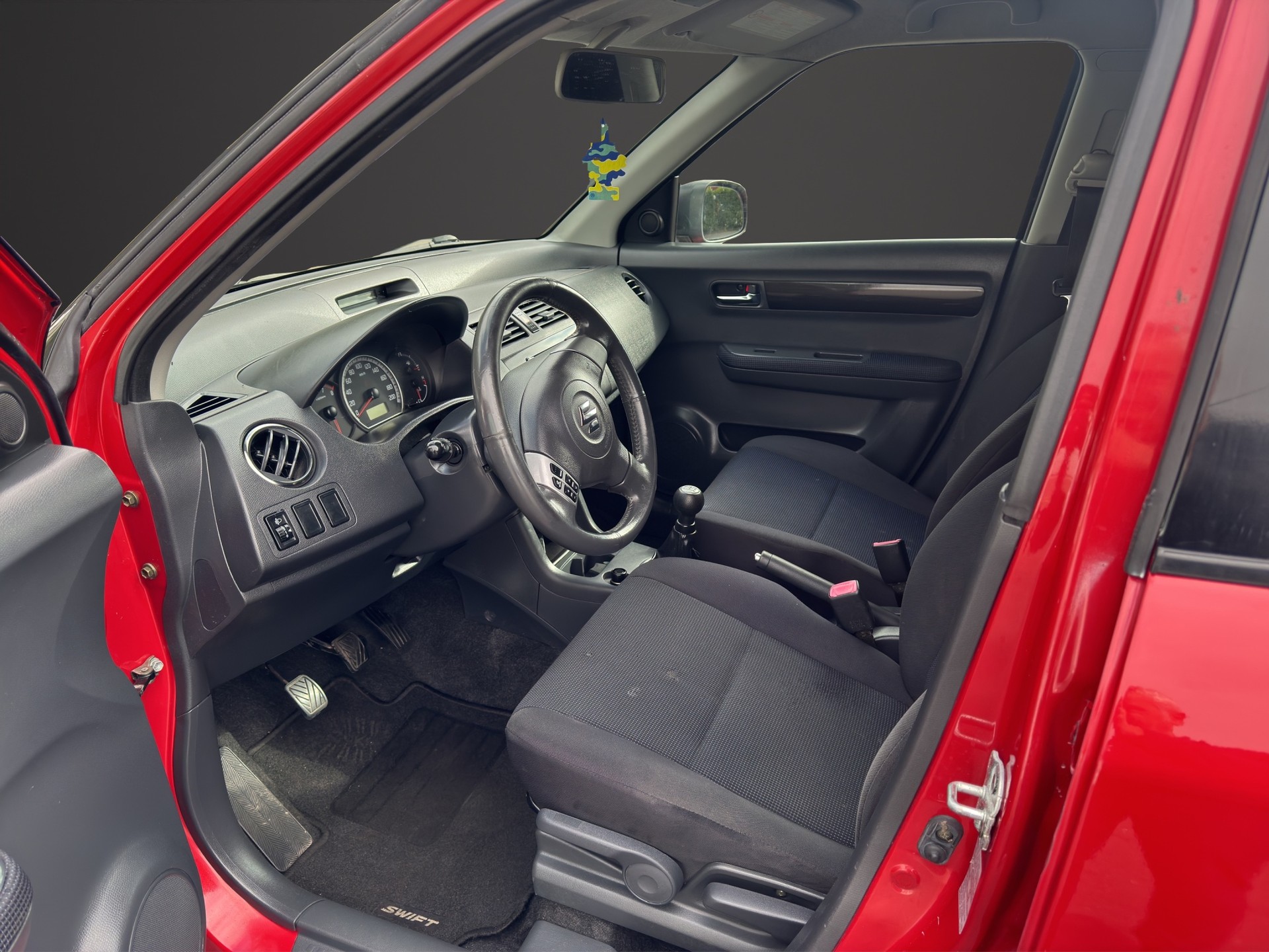 SUZUKI Swift 1.3i 16V GL Top 4x4-image-12