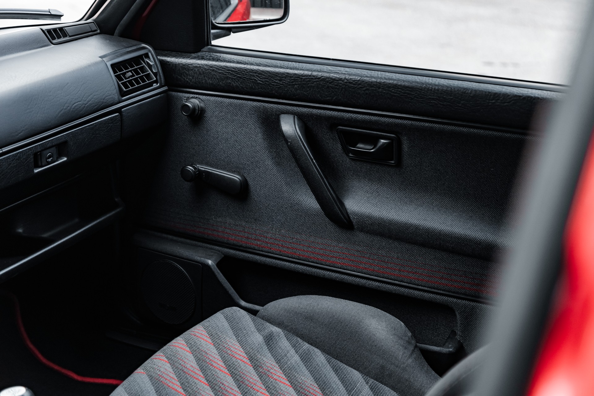 VW Golf 1800 GTI-image-15