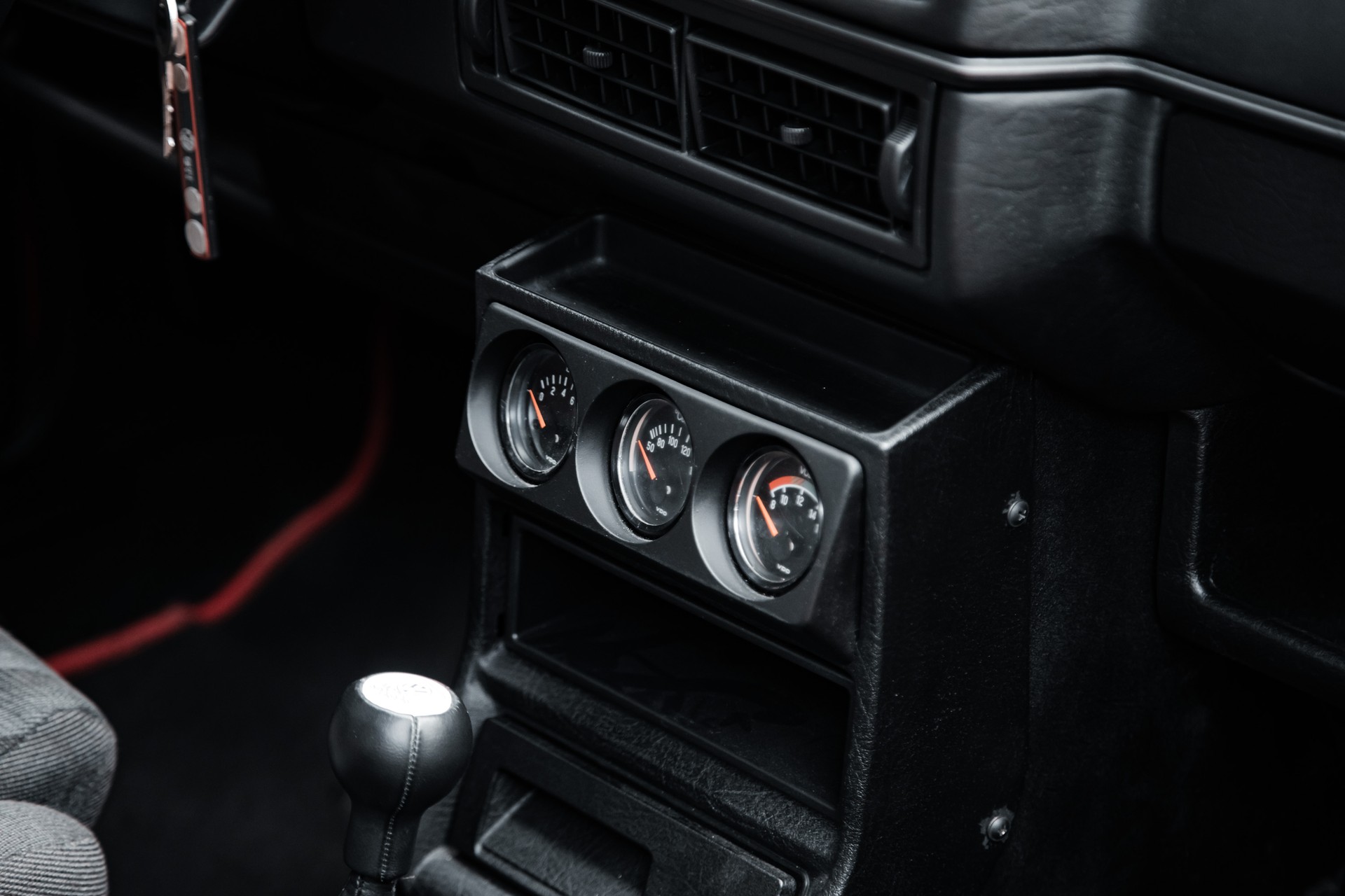 VW Golf 1800 GTI-image-11
