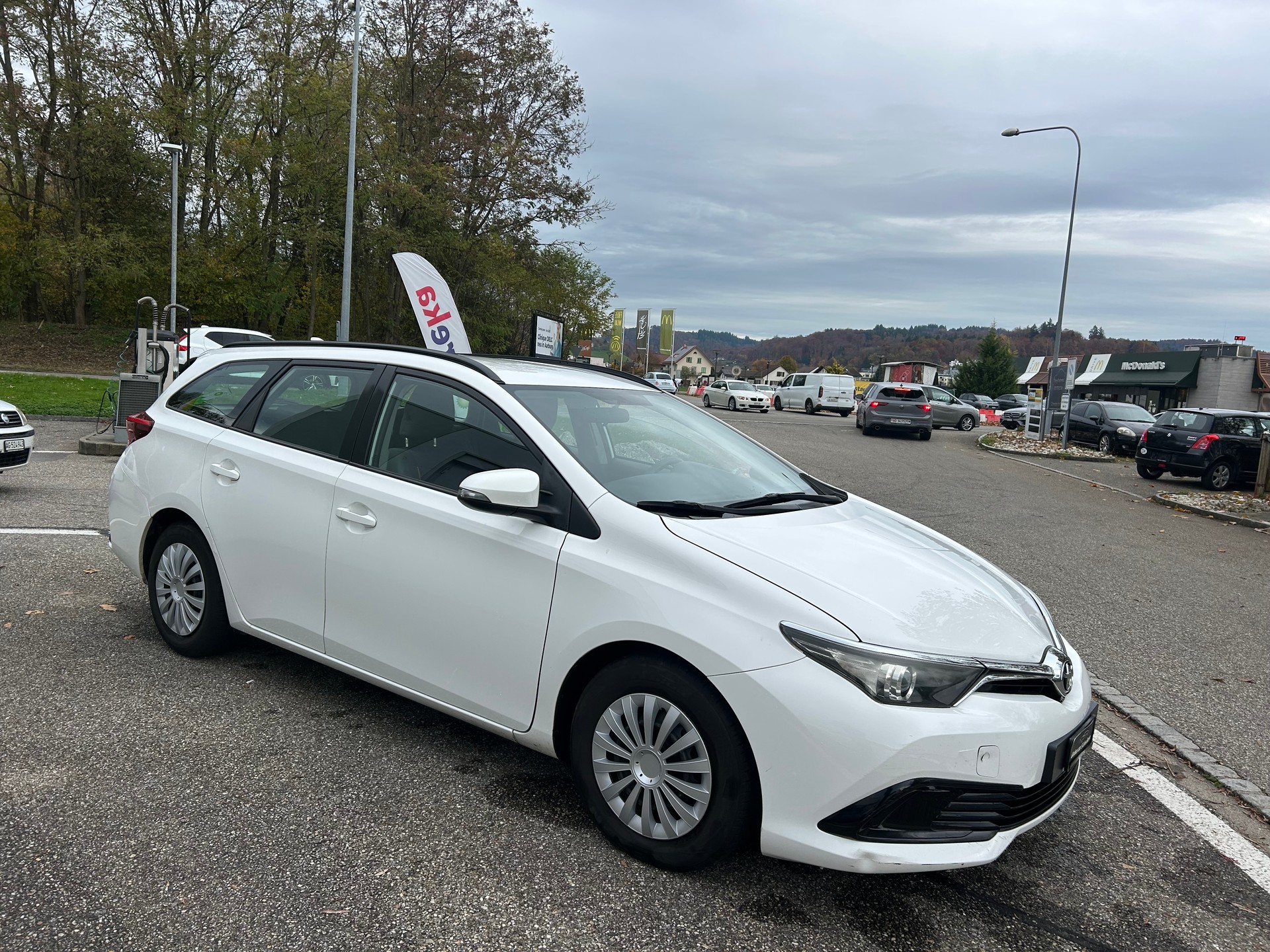 TOYOTA Auris Touring Sports 1.4 D-4D Active-image-3