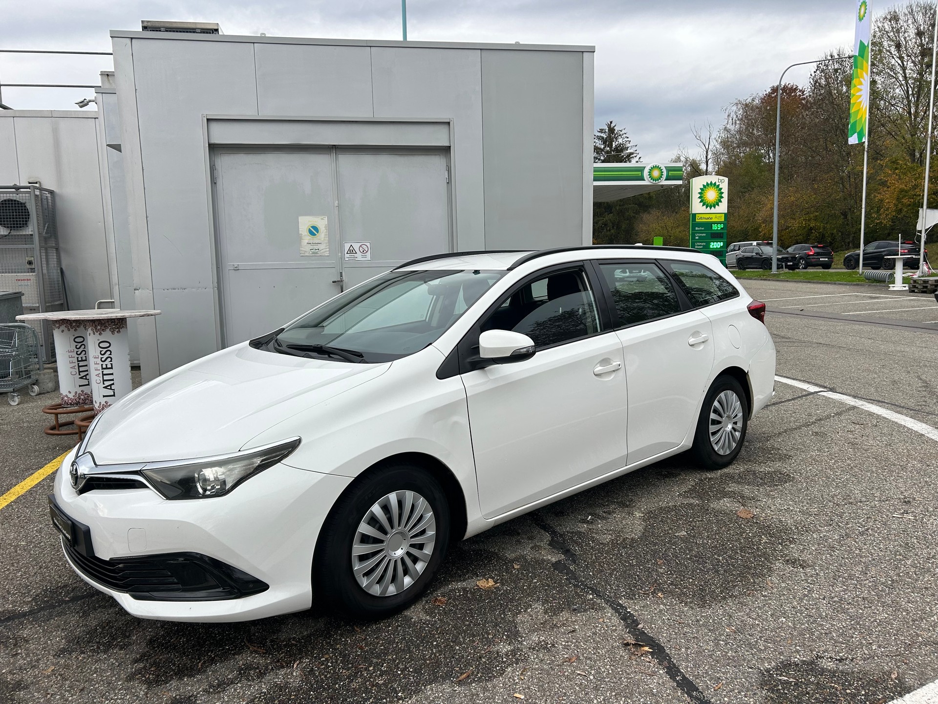 TOYOTA Auris Touring Sports 1.4 D-4D Active-image-8