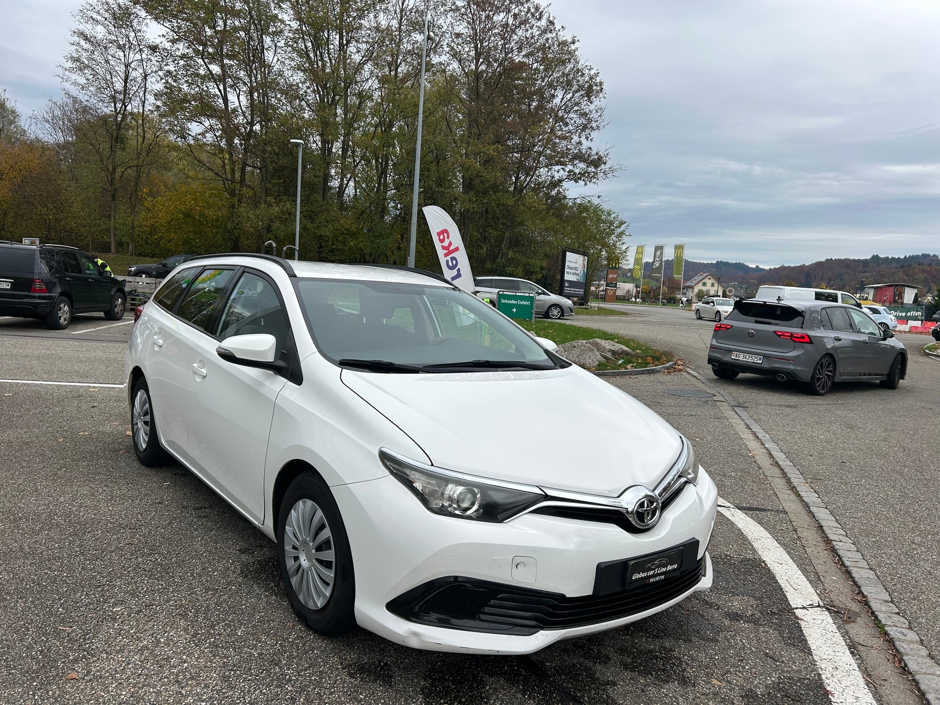 TOYOTA Auris Touring Sports 1.4 D-4D Active-image-2