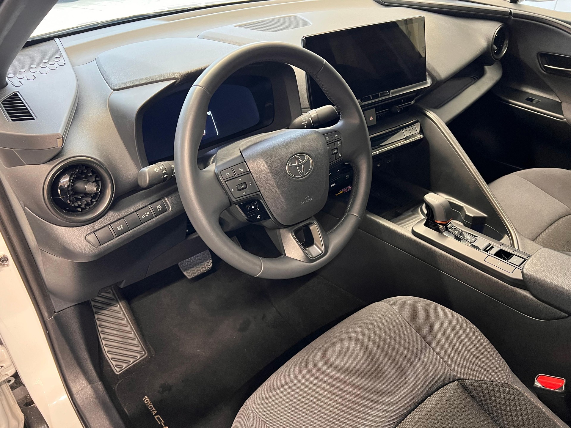 TOYOTA C-HR 2.0 HEV Trend 4x4-image-7