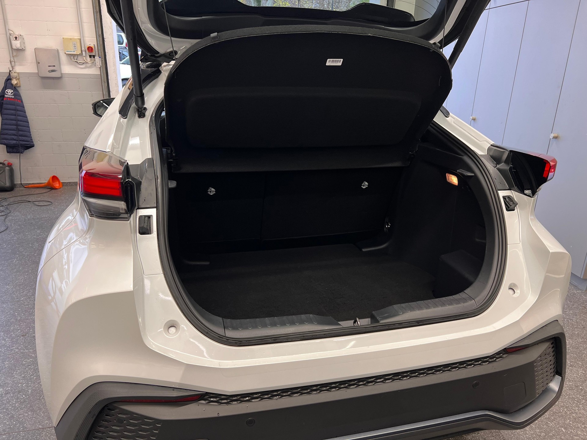 TOYOTA C-HR 2.0 HEV Trend 4x4-image-6