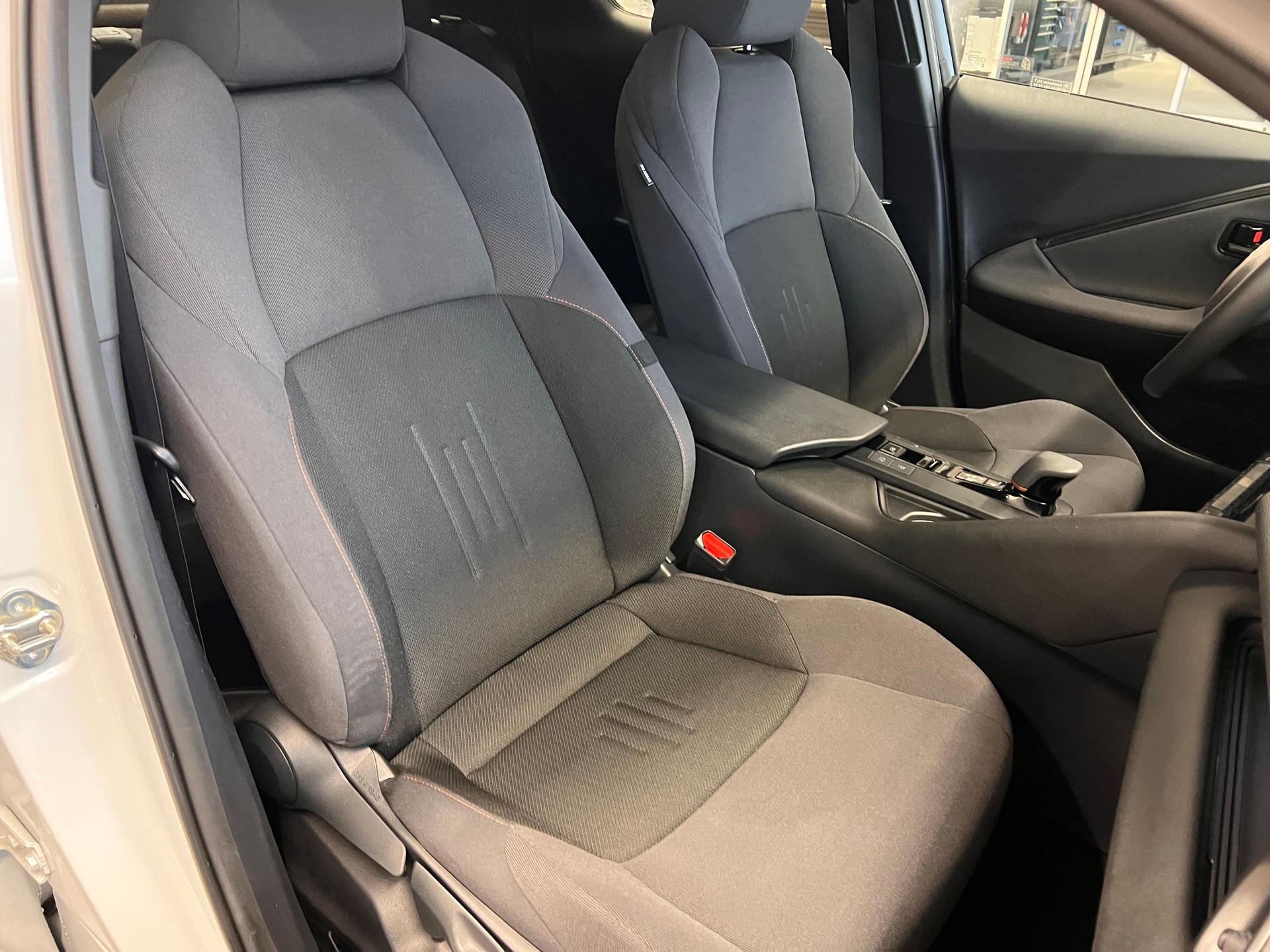 TOYOTA C-HR 2.0 HEV Trend 4x4-image-14