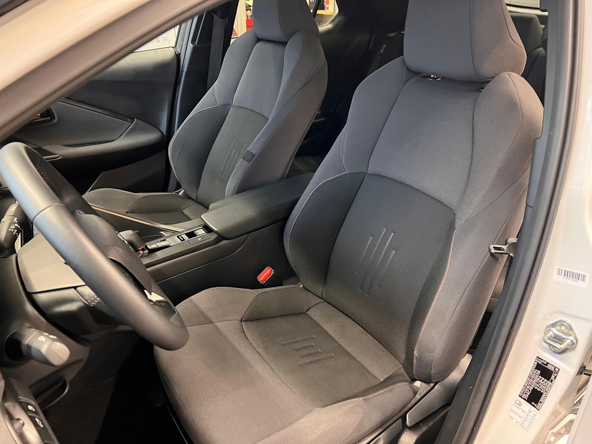 TOYOTA C-HR 2.0 HEV Trend 4x4-image-9