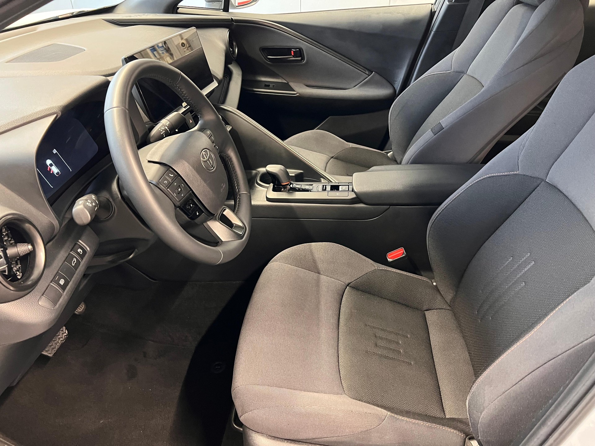 TOYOTA C-HR 2.0 HEV Trend 4x4-image-8