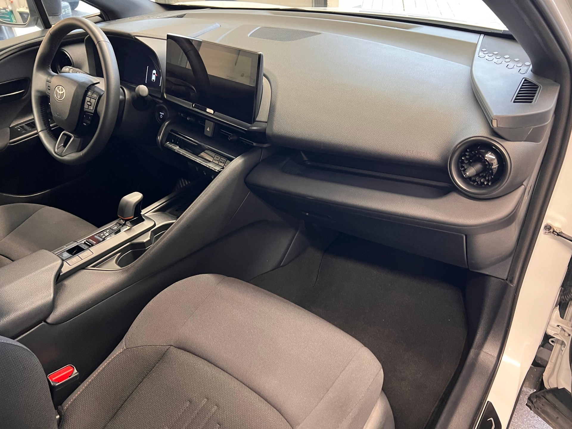 TOYOTA C-HR 2.0 HEV Trend 4x4-image-13