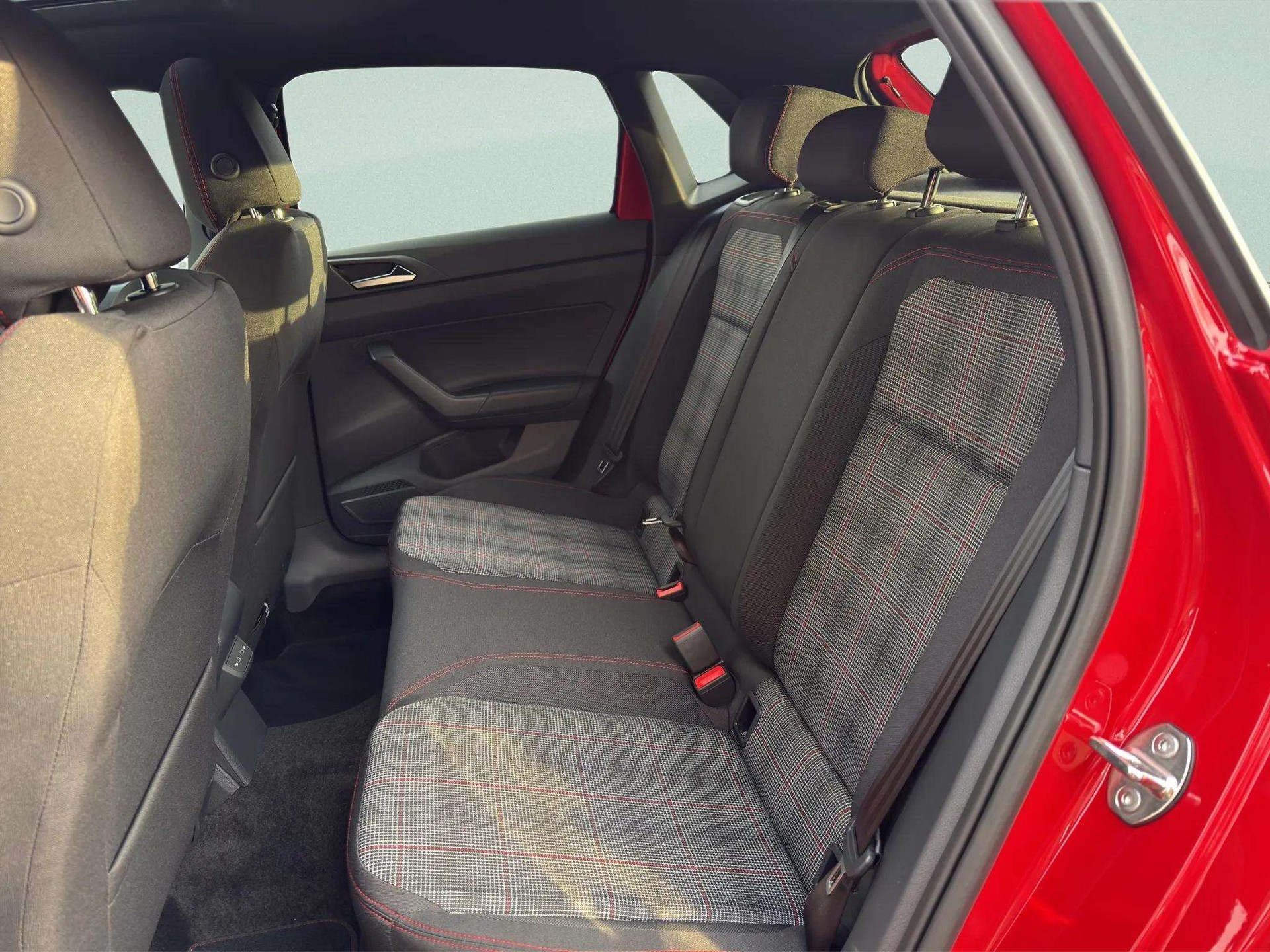 VW Polo 2.0 TSI GTI DSG-image-11