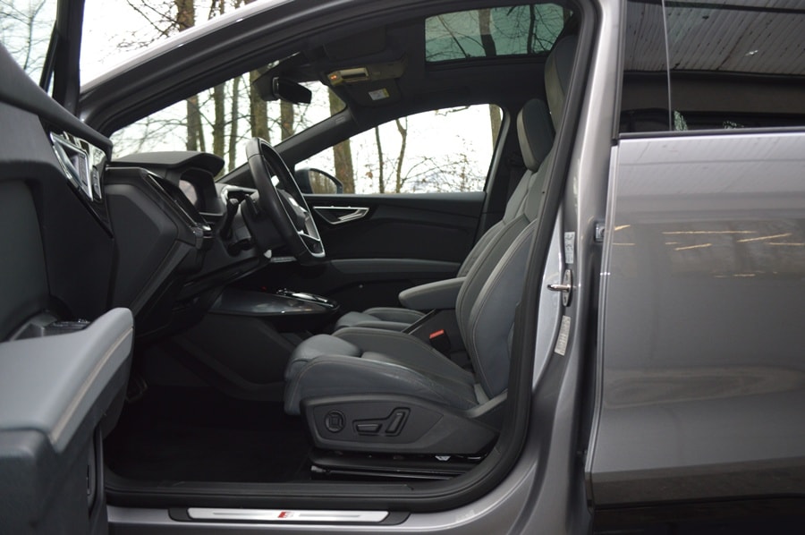 AUDI Q4 Sportback e-tron 50 quattro I Panoramadach-image-4