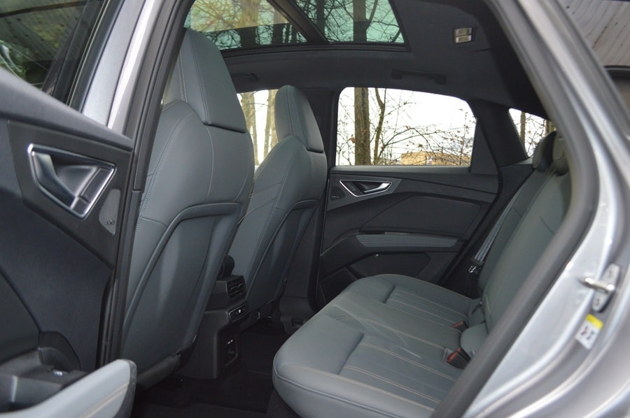 AUDI Q4 Sportback e-tron 50 quattro I Panoramadach-image-5