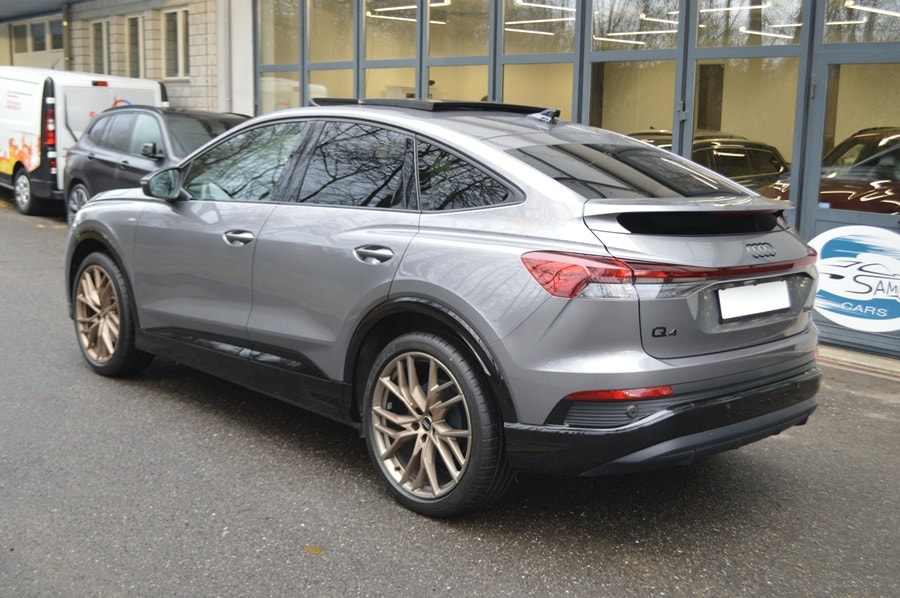 AUDI Q4 Sportback e-tron 50 quattro I Panoramadach-image-13